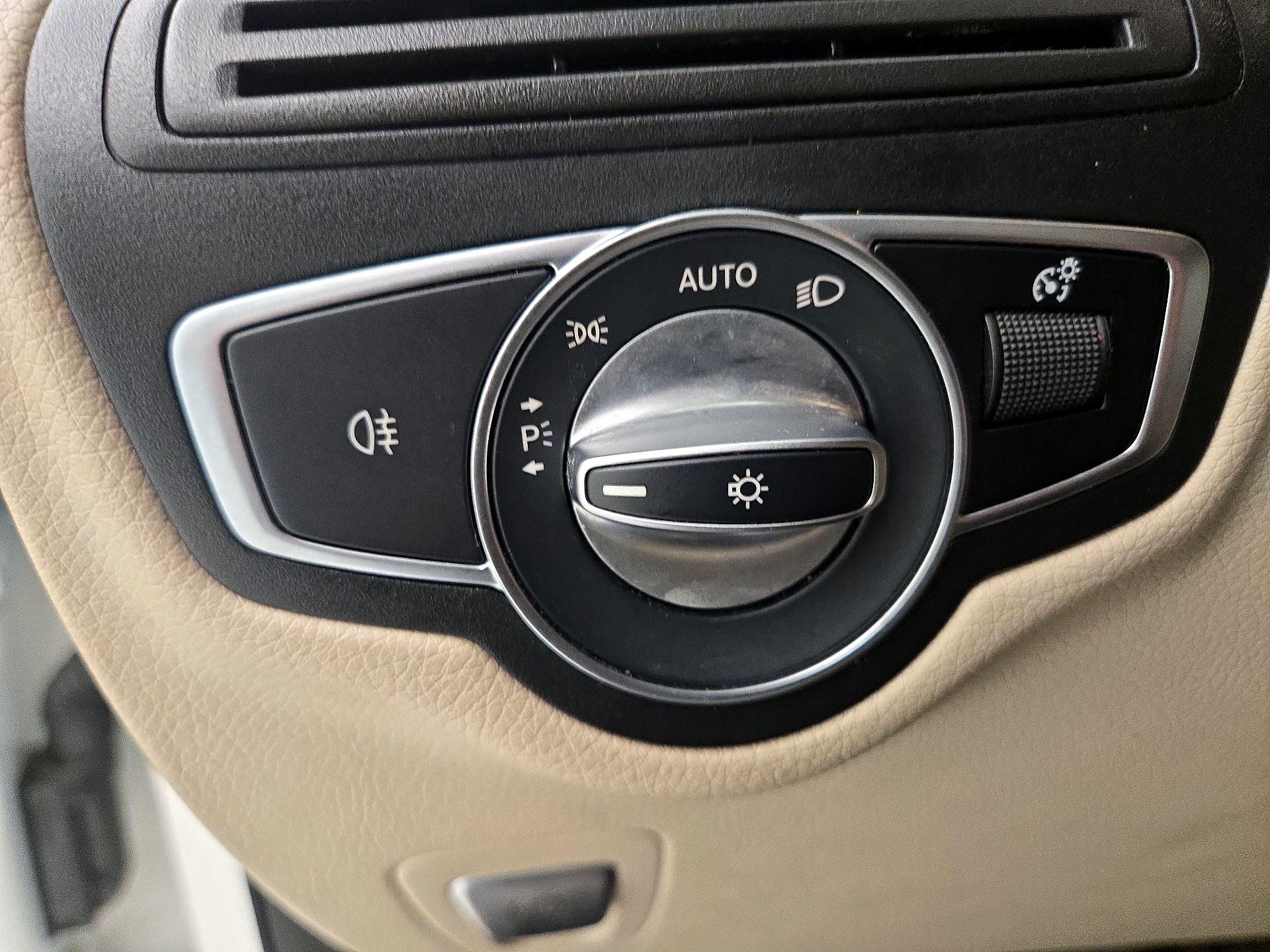 Thumbnail: 2022 Mercedes-Benz GLC - 13