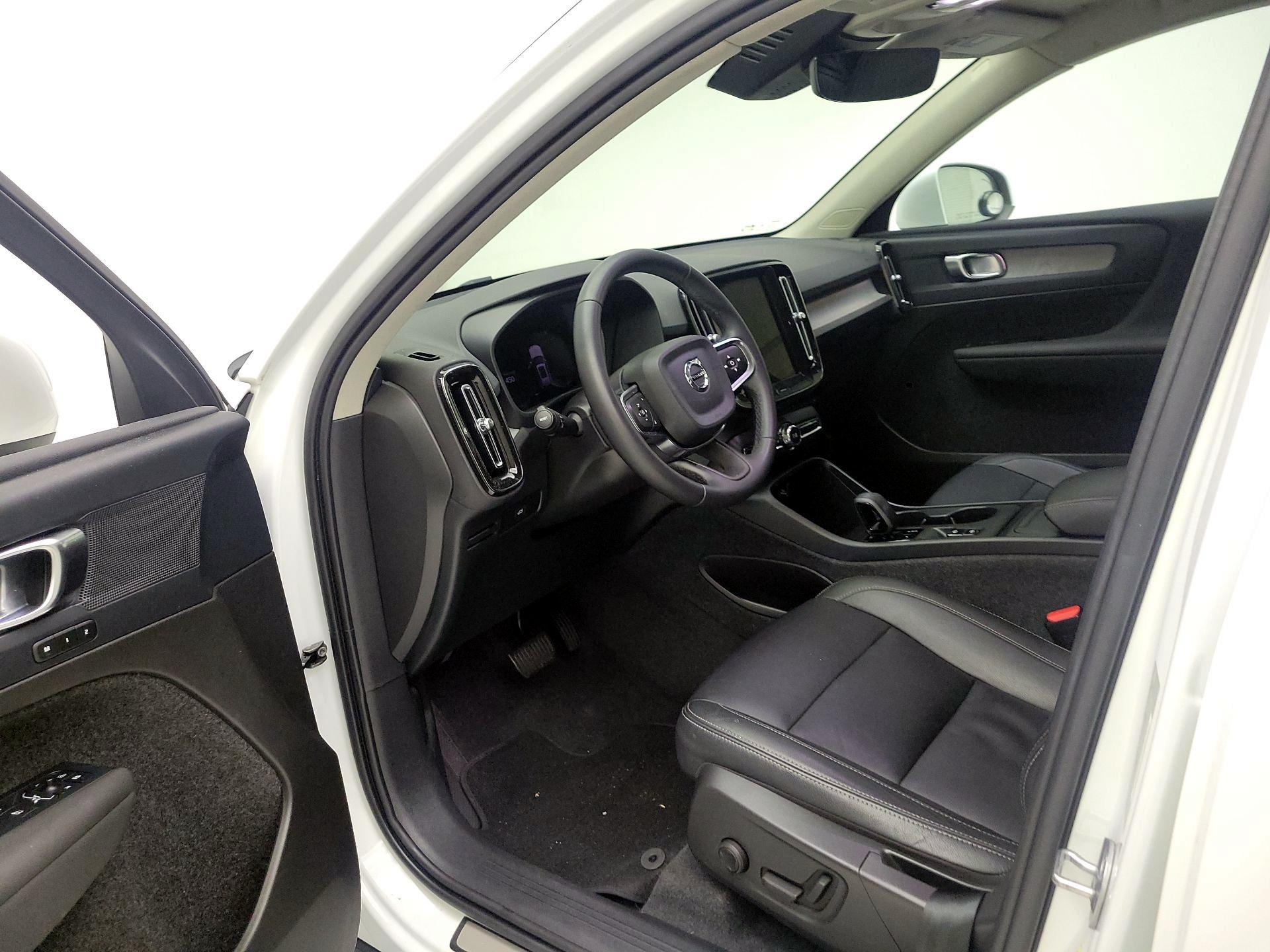 Thumbnail: 2024 Volvo XC40 - 9