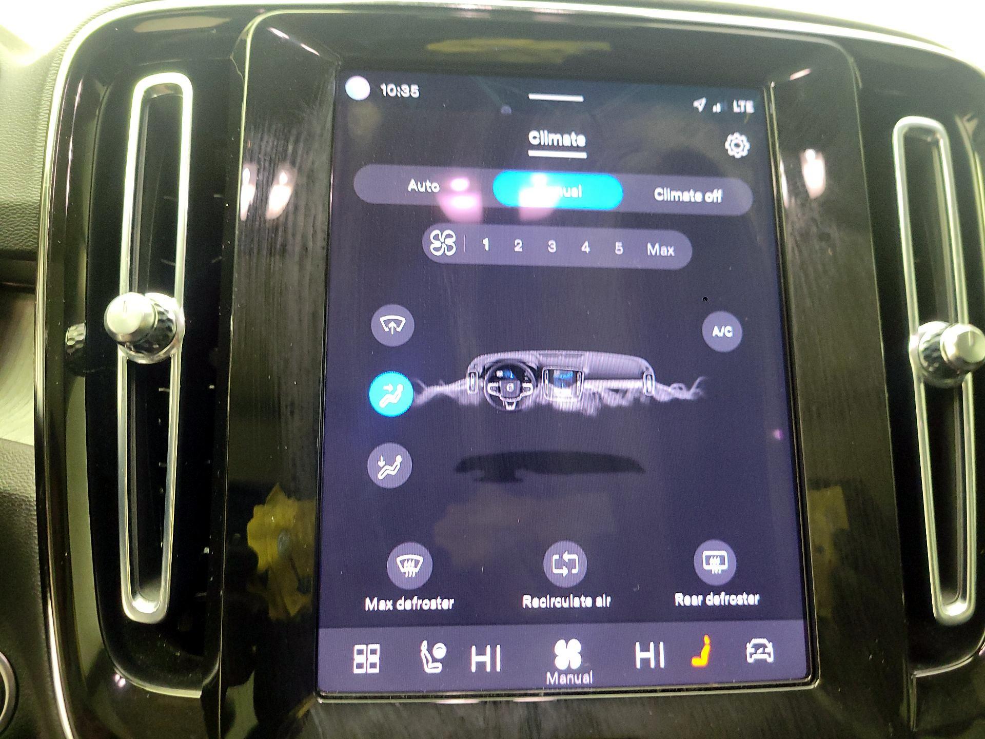 Thumbnail: 2024 Volvo XC40 - 14