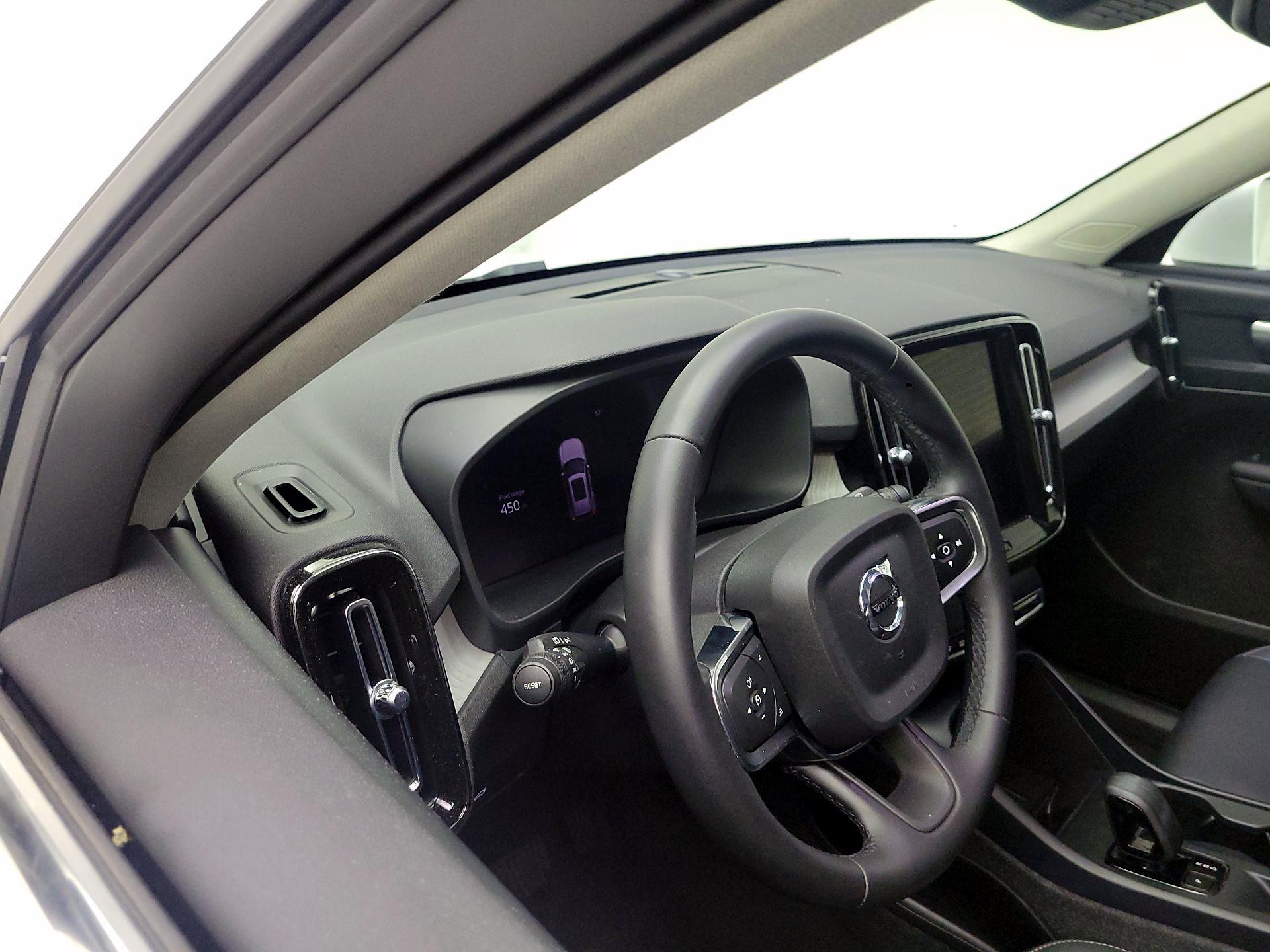 Thumbnail: 2024 Volvo XC40 - 8