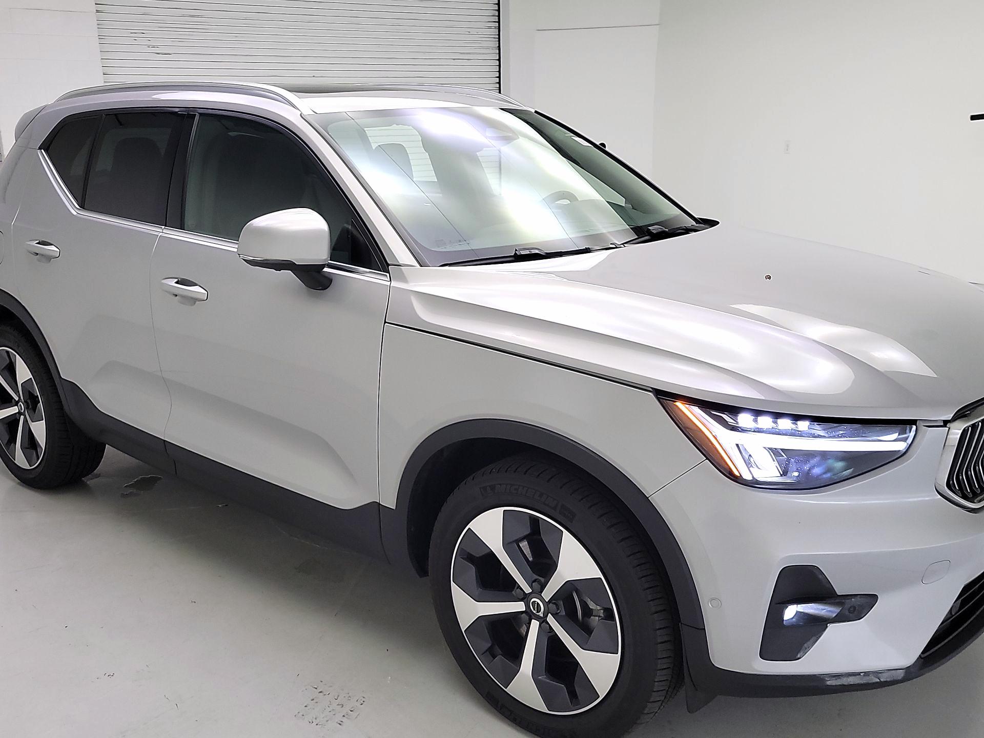 Thumbnail: 2023 Volvo XC40 - 1