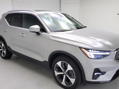 2023 Volvo XC40 B4 Plus Bright Theme