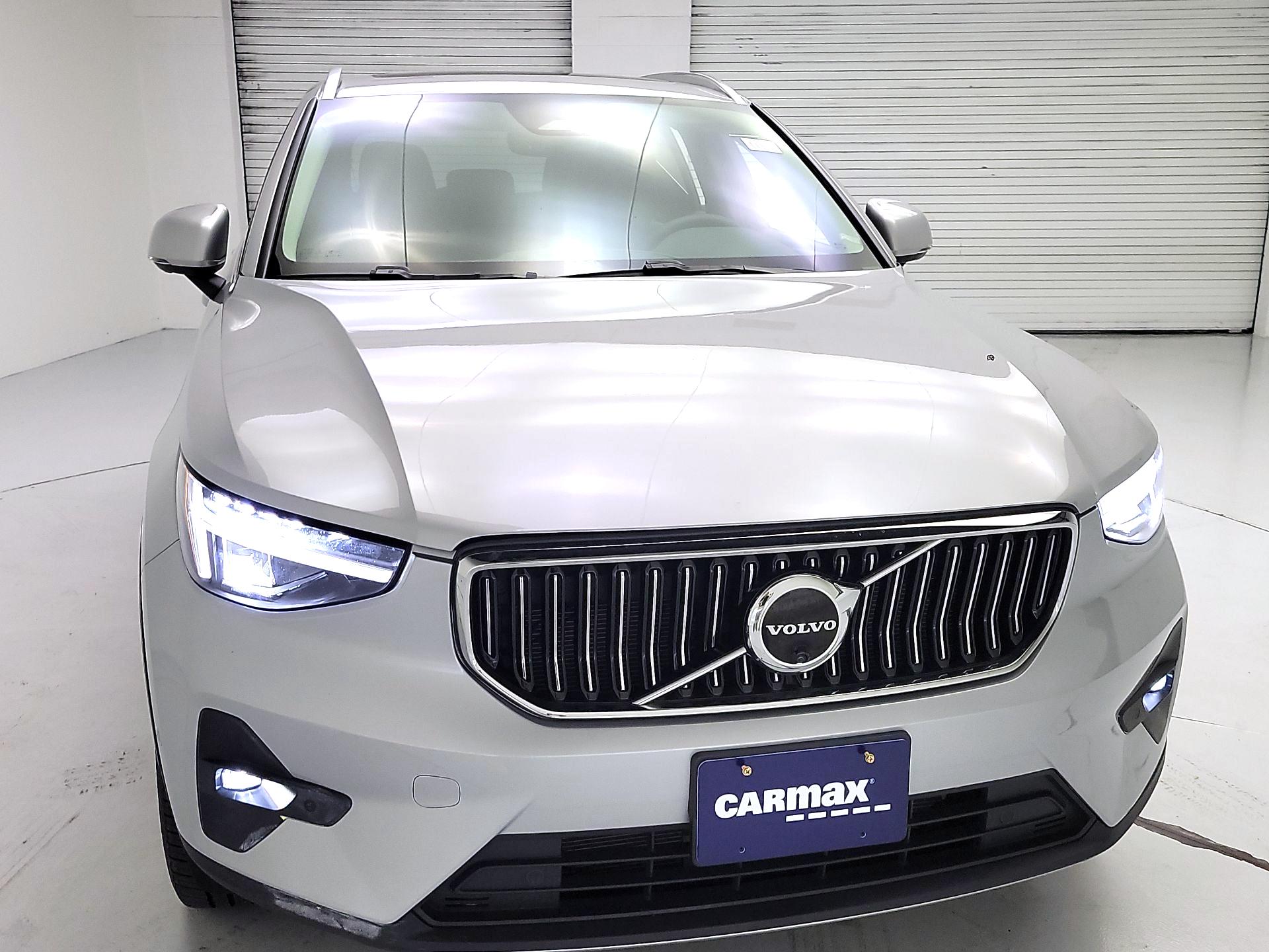 Thumbnail: 2023 Volvo XC40 - 2