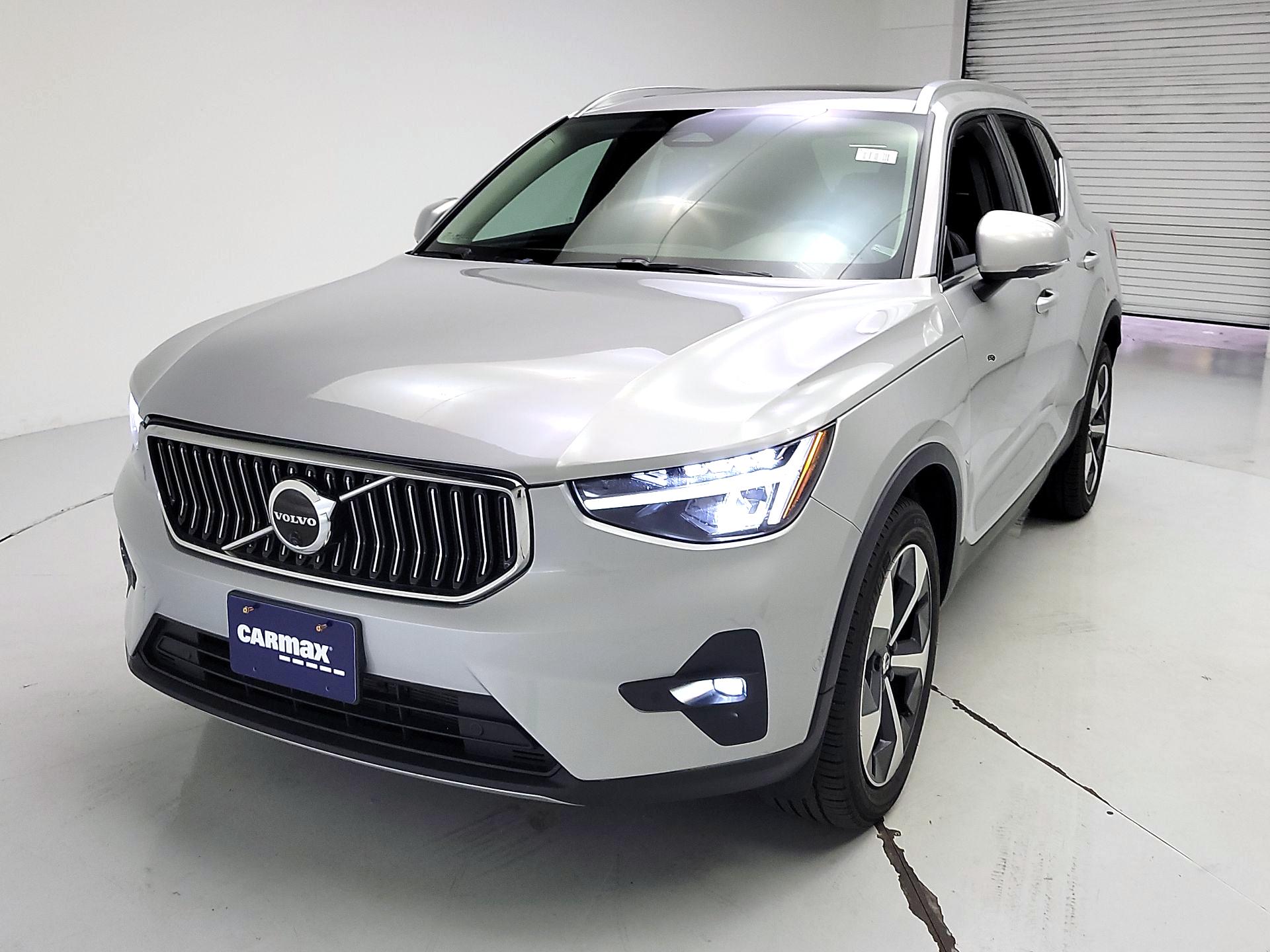 Thumbnail: 2023 Volvo XC40 - 3