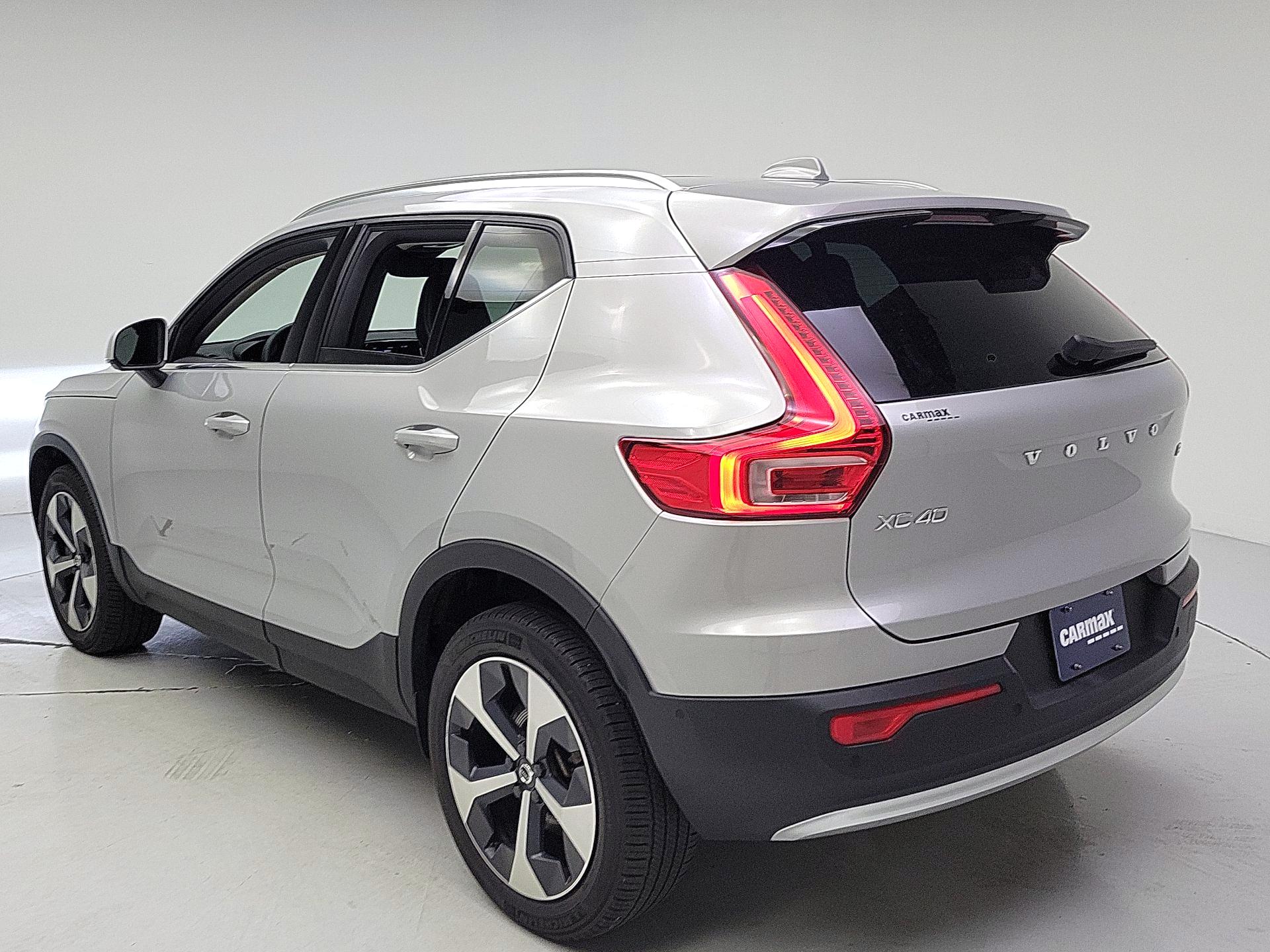 Thumbnail: 2023 Volvo XC40 - 7