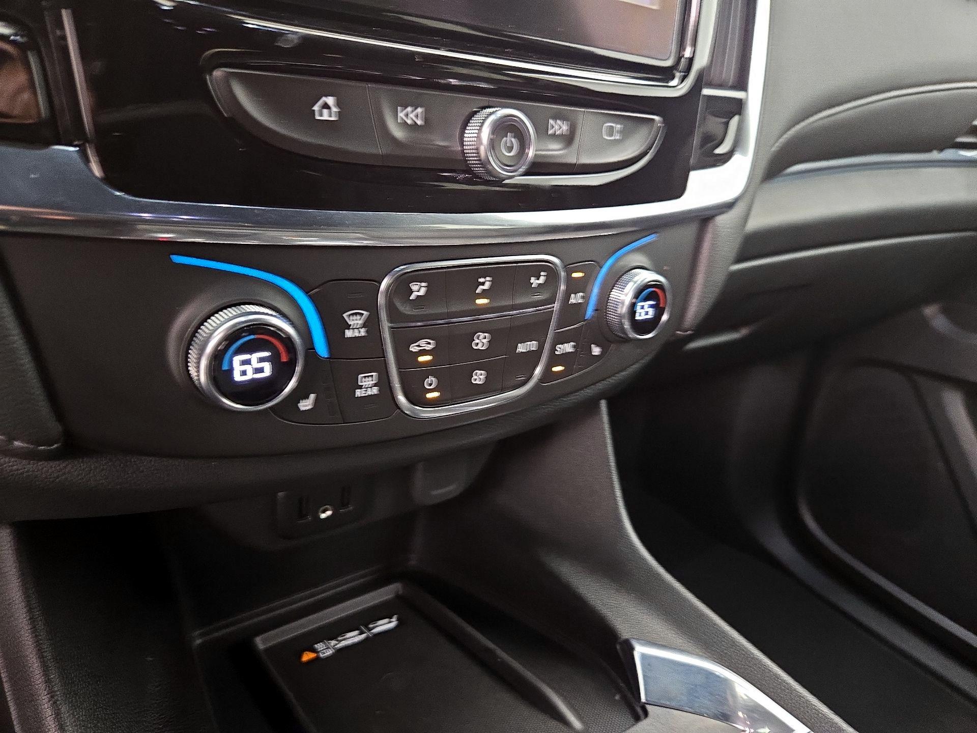 Thumbnail: 2023 Chevrolet Traverse - 16