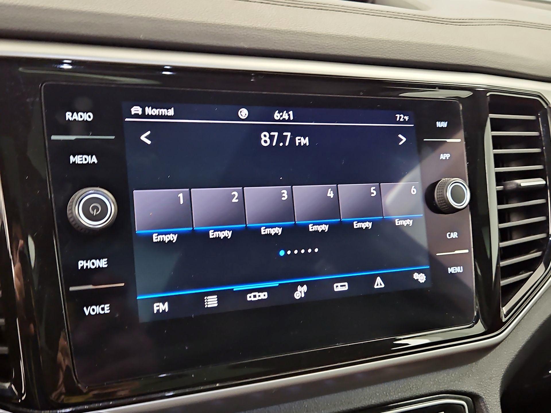 Thumbnail: 2022 Volkswagen Atlas - 16