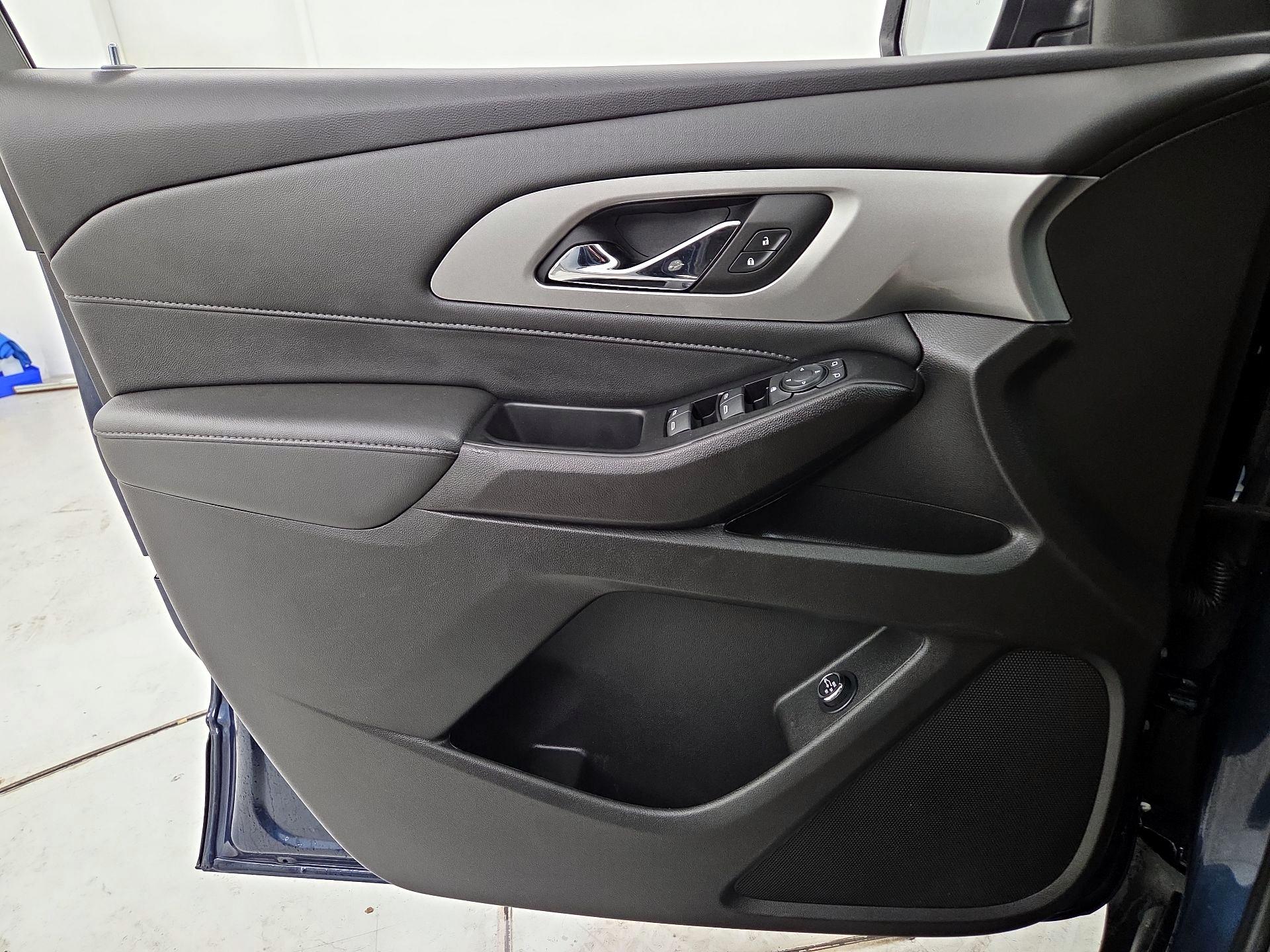 Thumbnail: 2023 Chevrolet Traverse - 12