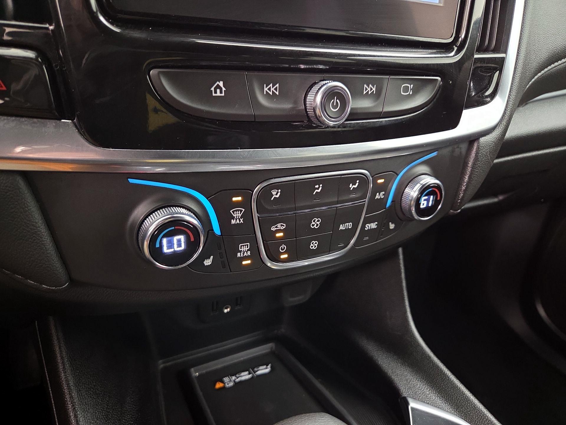 Thumbnail: 2023 Chevrolet Traverse - 16