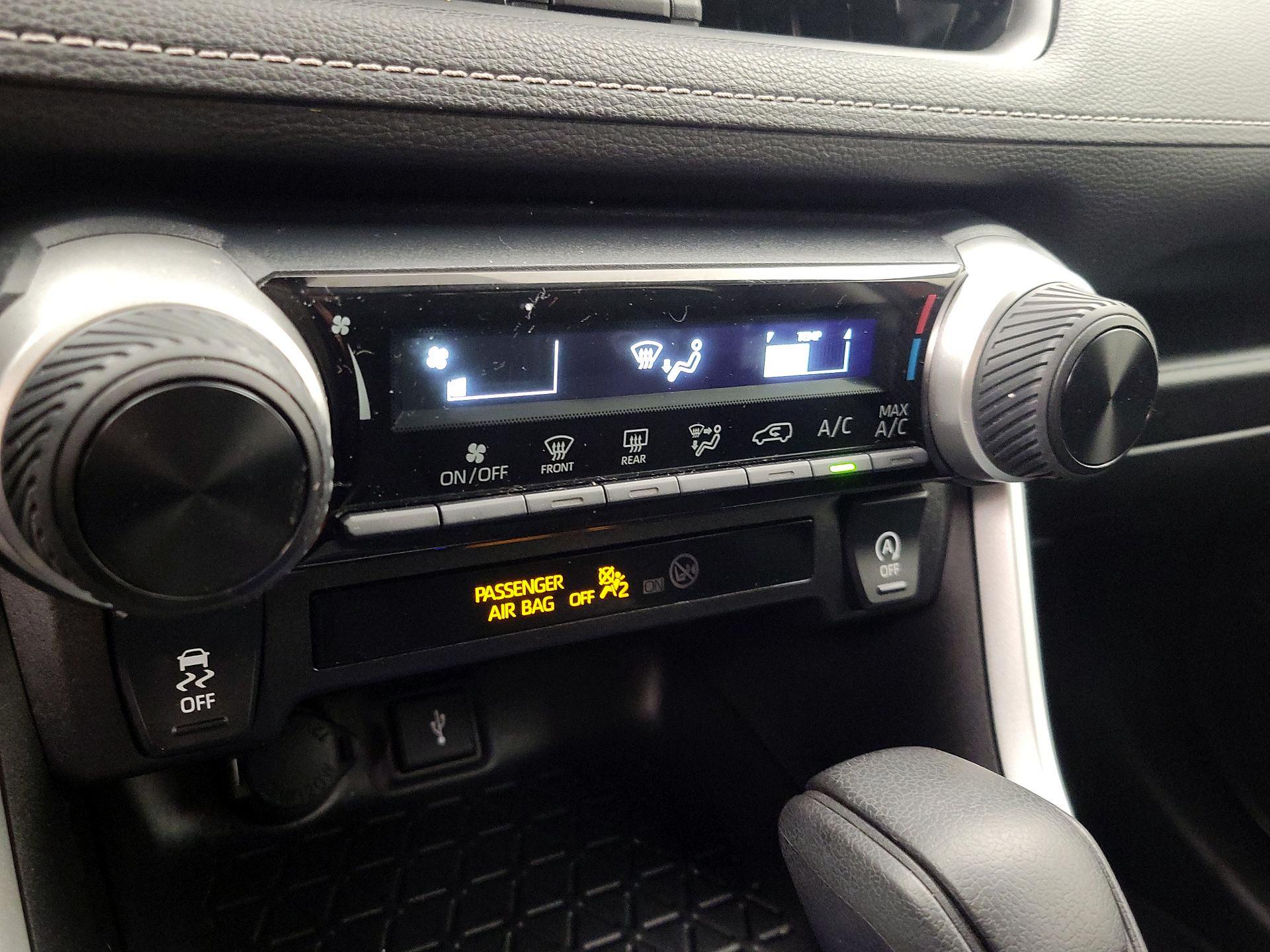 Thumbnail: 2020 Toyota RAV4 - 16