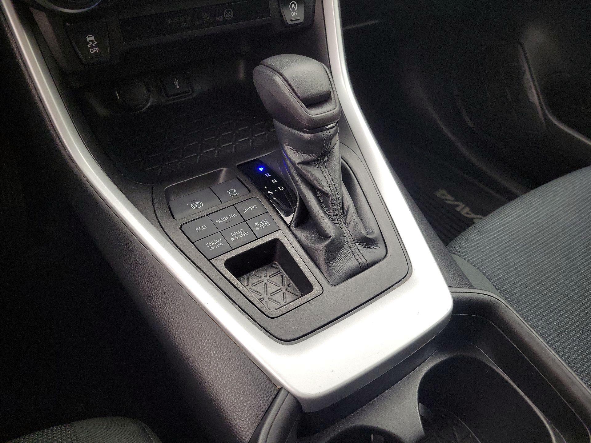 Thumbnail: 2020 Toyota RAV4 - 17