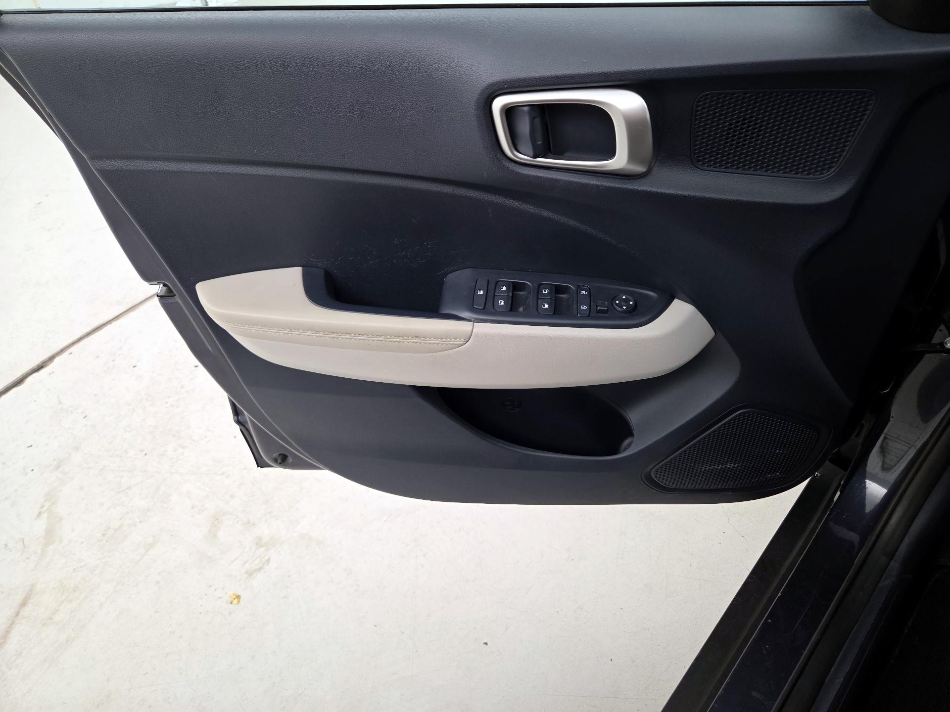 Thumbnail: 2022 Hyundai Venue - 12