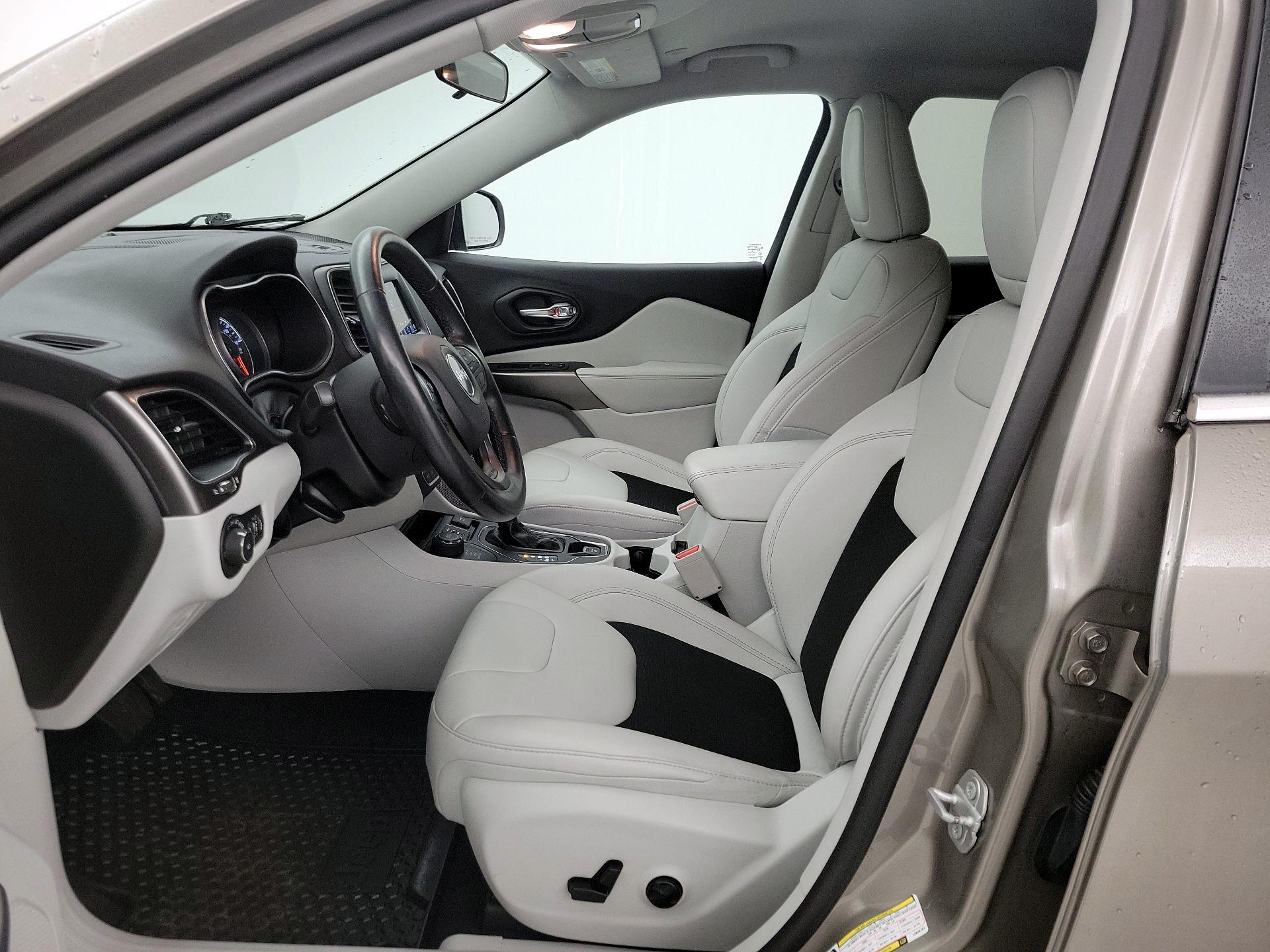 Thumbnail: 2020 Jeep Cherokee - 11