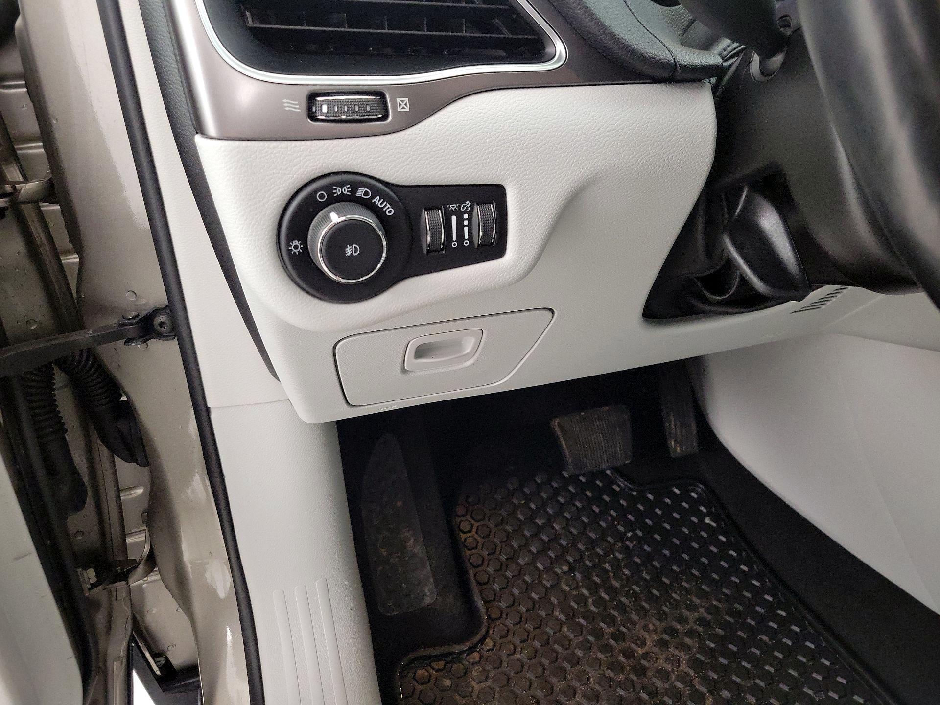 Thumbnail: 2020 Jeep Cherokee - 13