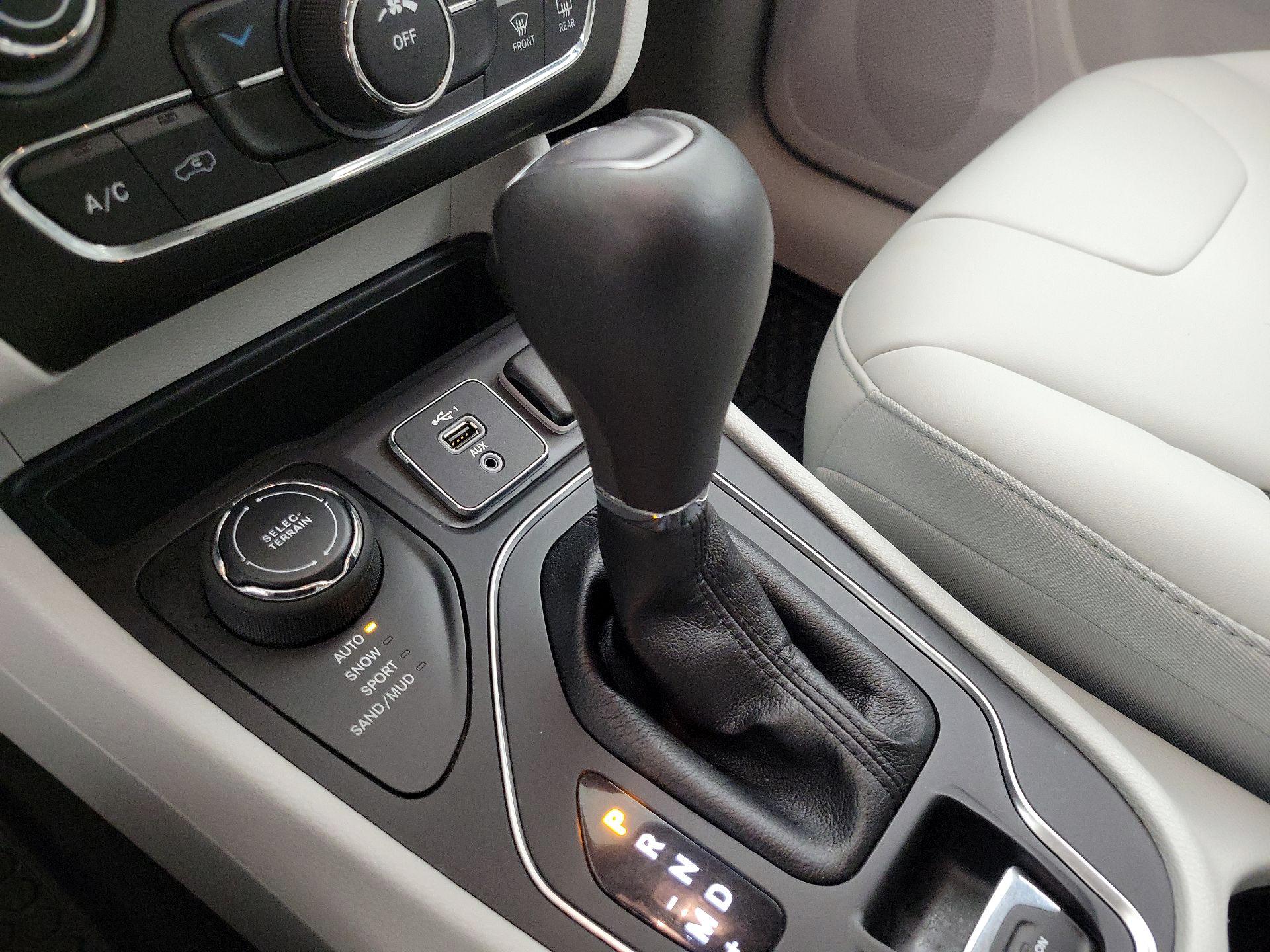 Thumbnail: 2020 Jeep Cherokee - 17