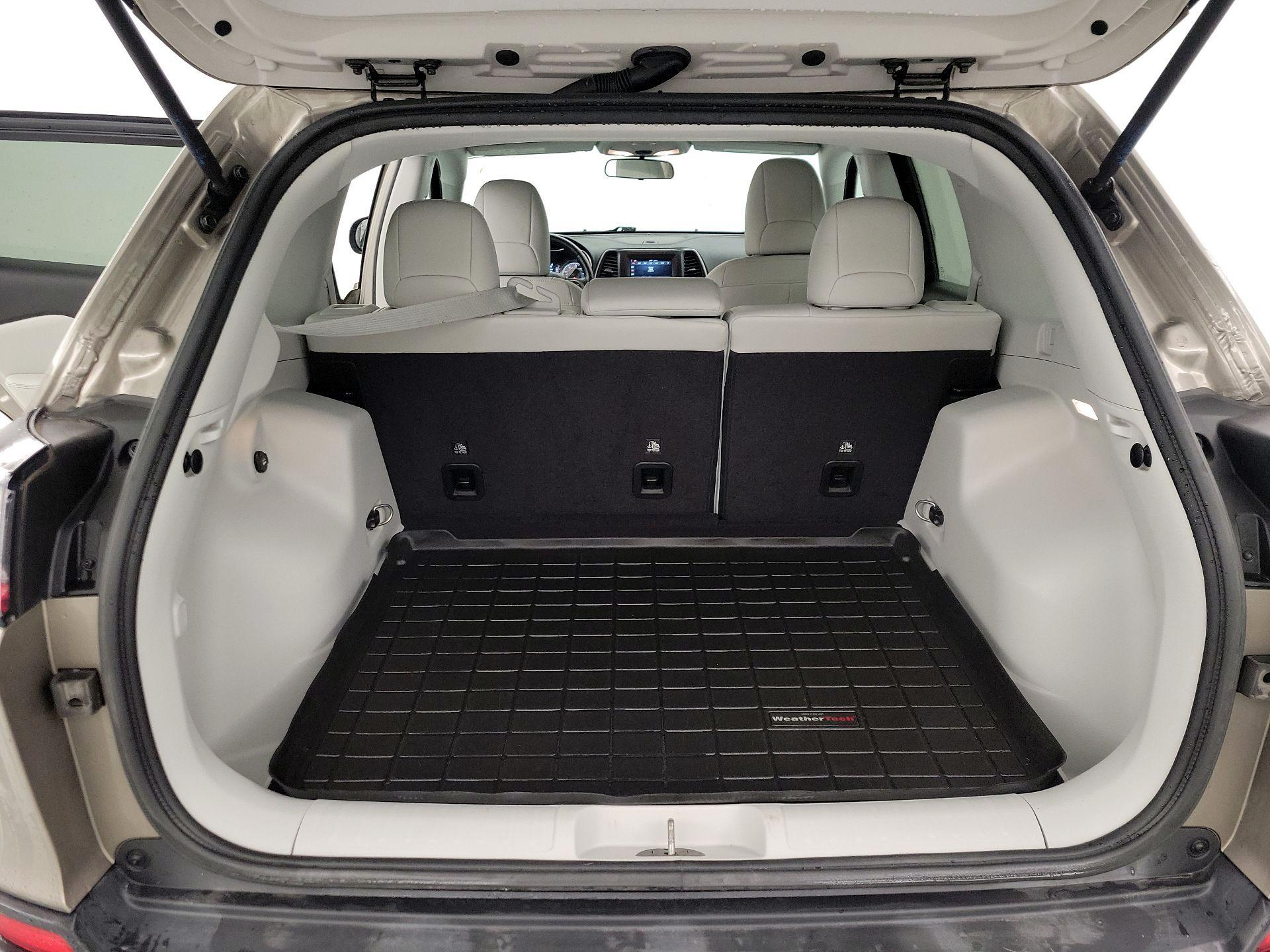 Thumbnail: 2020 Jeep Cherokee - 20