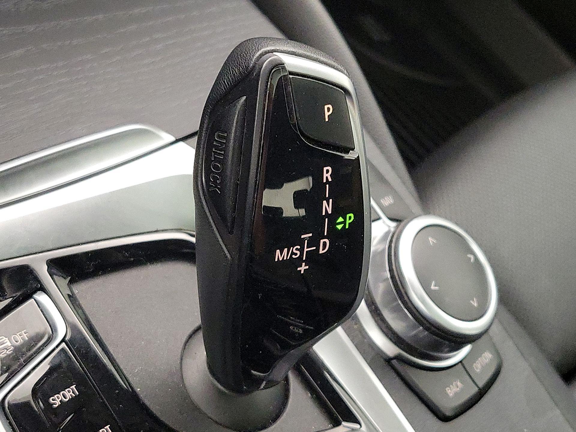 Thumbnail: 2022 BMW 5 Series - 18