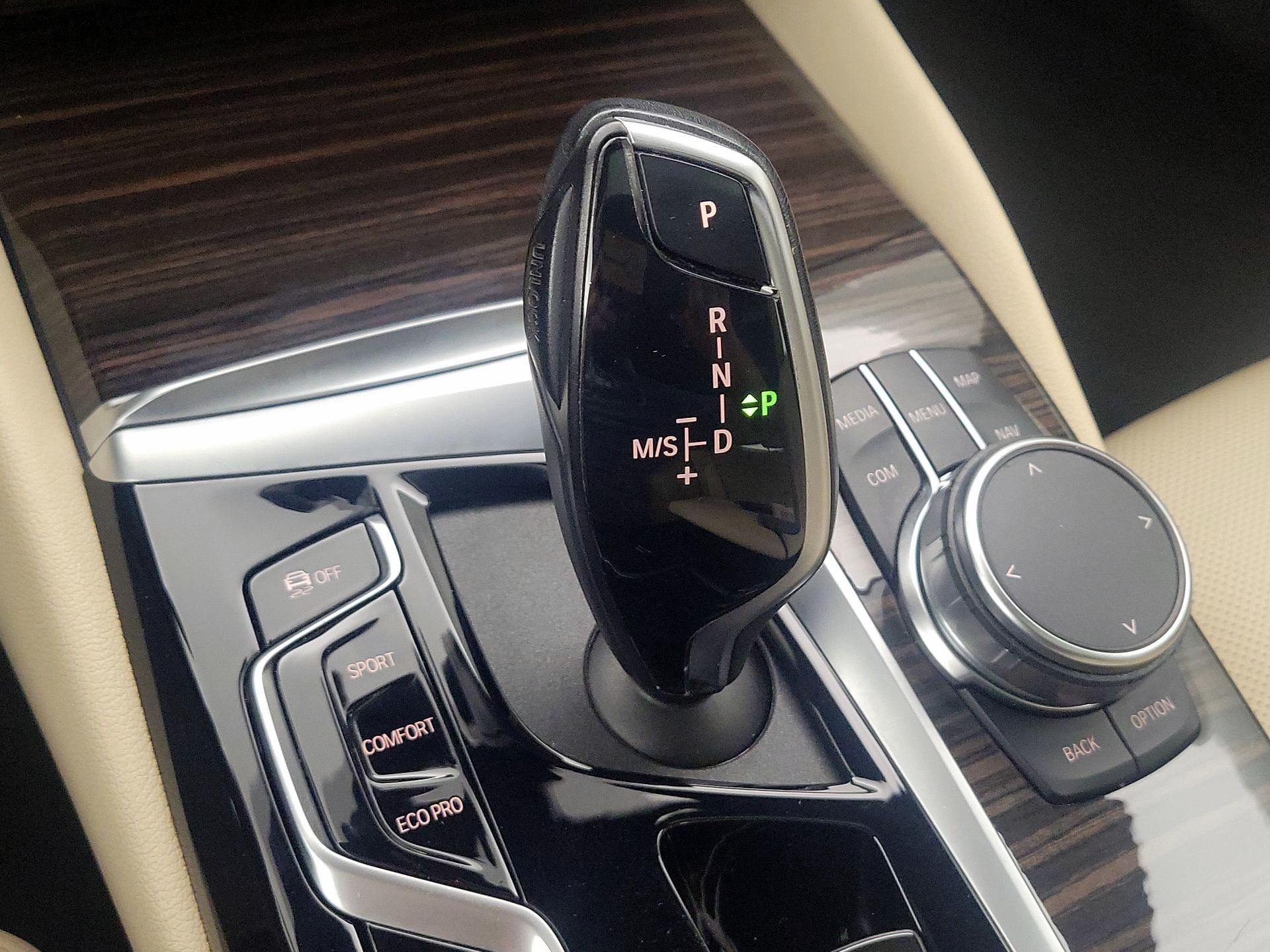 Thumbnail: 2023 BMW 5 Series - 17