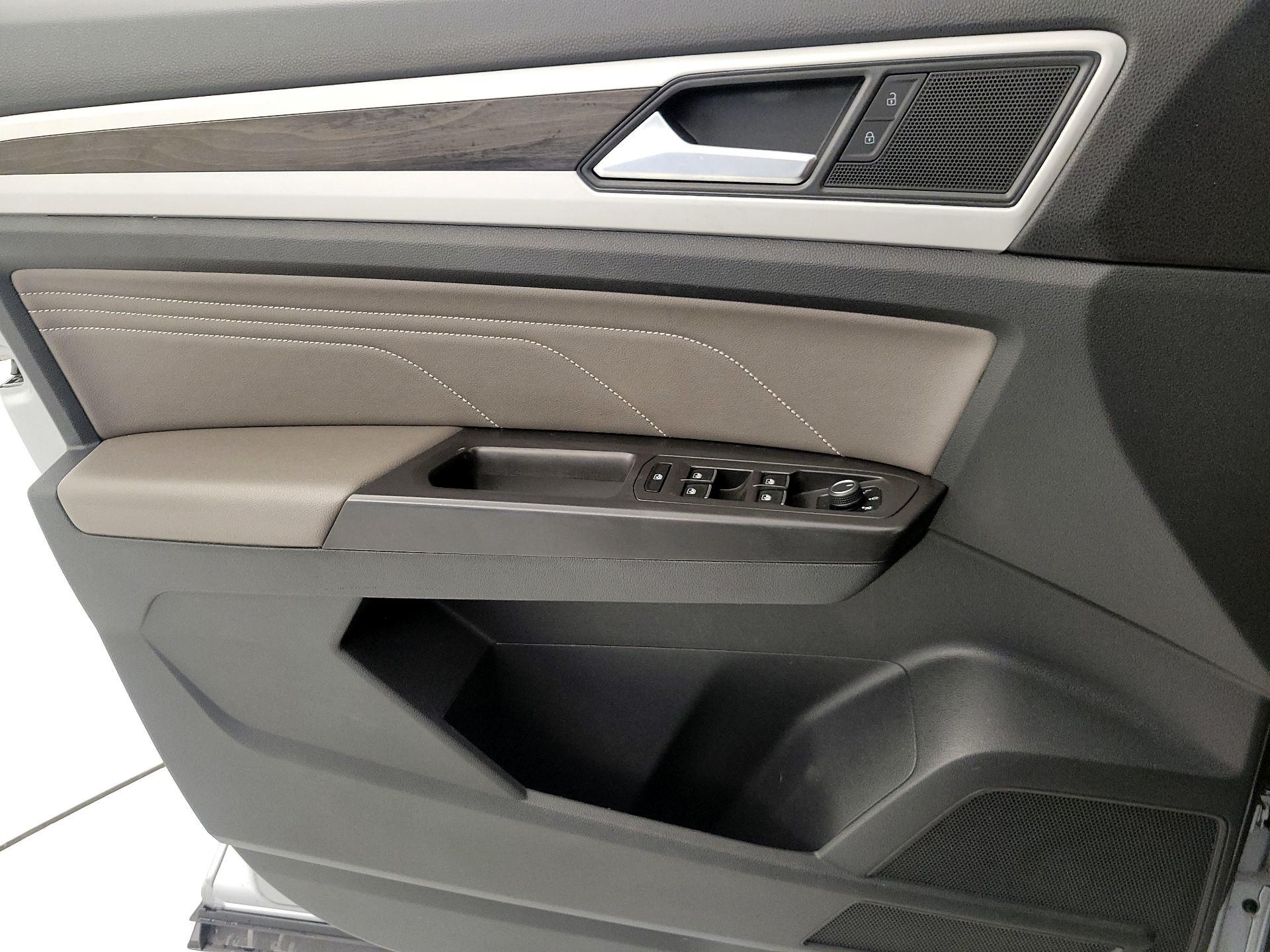 Thumbnail: 2022 Volkswagen Atlas - 12