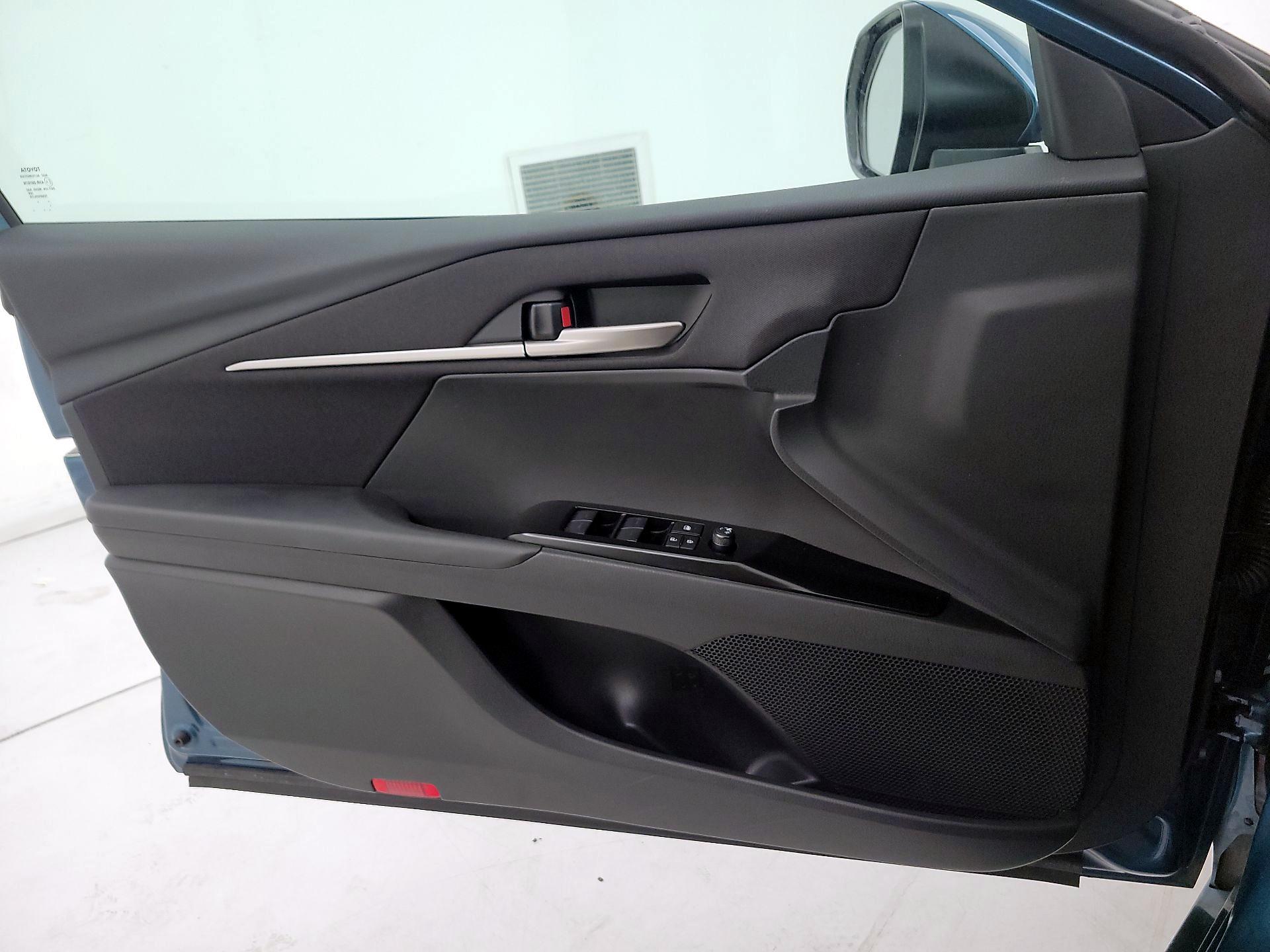 Thumbnail: 2025 Toyota Camry - 10