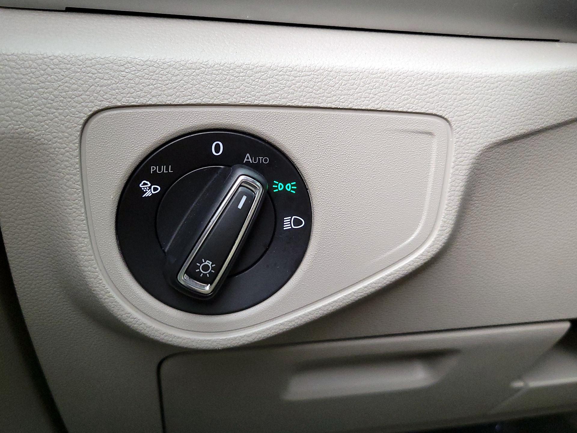 Thumbnail: 2023 Volkswagen Atlas - 13