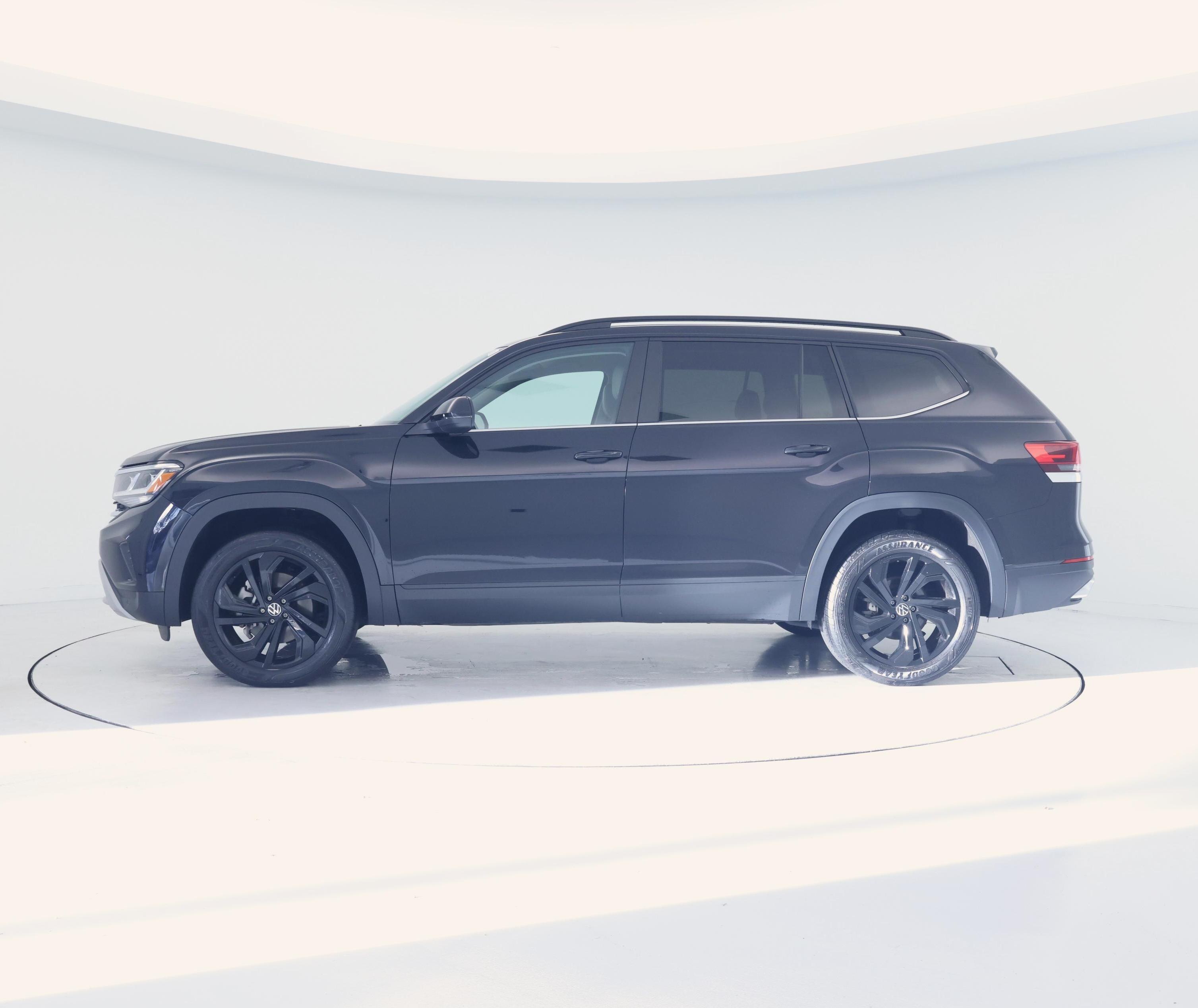 Thumbnail: 2023 Volkswagen Atlas - 3