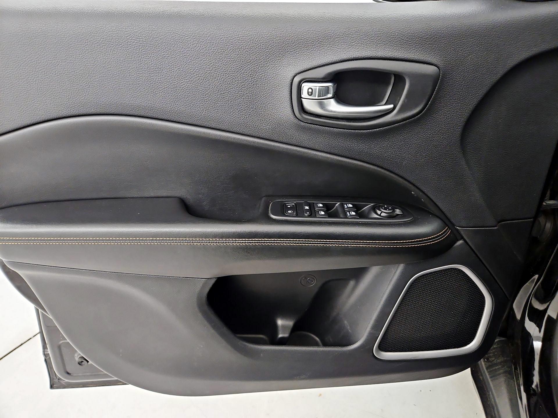 Thumbnail: 2021 Jeep Compass - 12