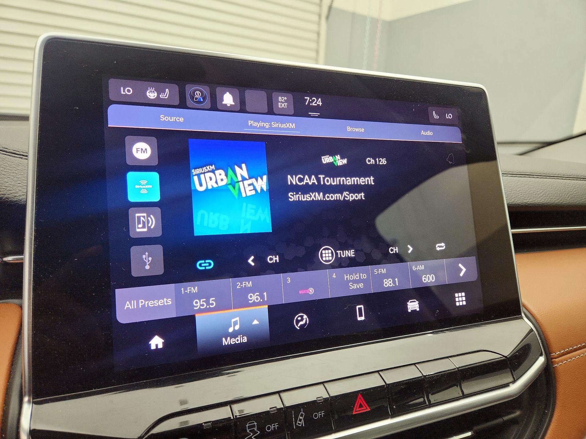 Thumbnail: 2022 Jeep Compass - 15