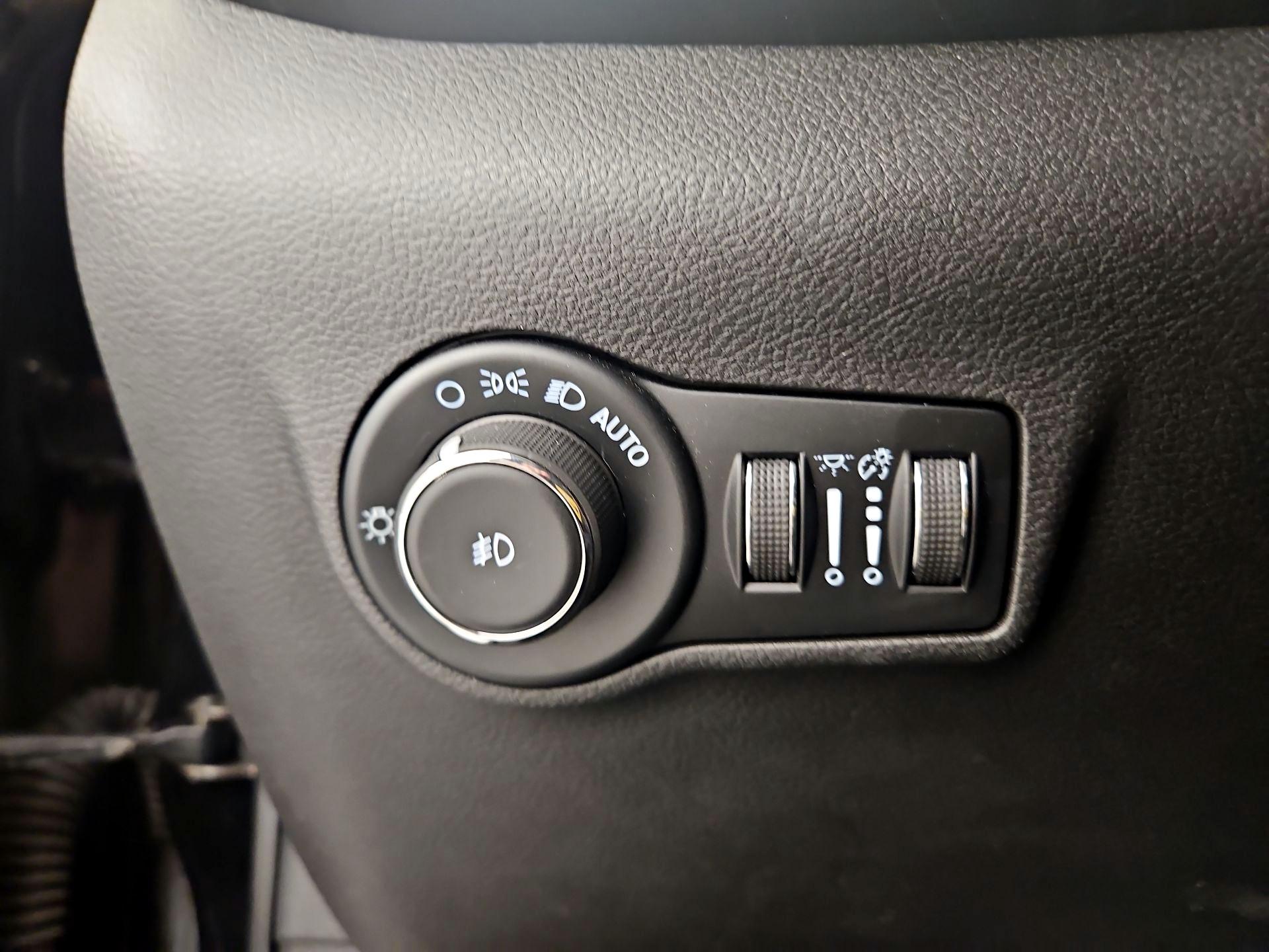 Thumbnail: 2022 Jeep Compass - 13