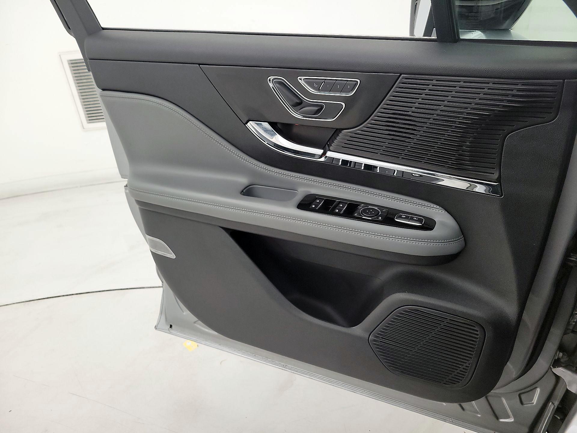 Thumbnail: 2022 Lincoln Corsair - 10