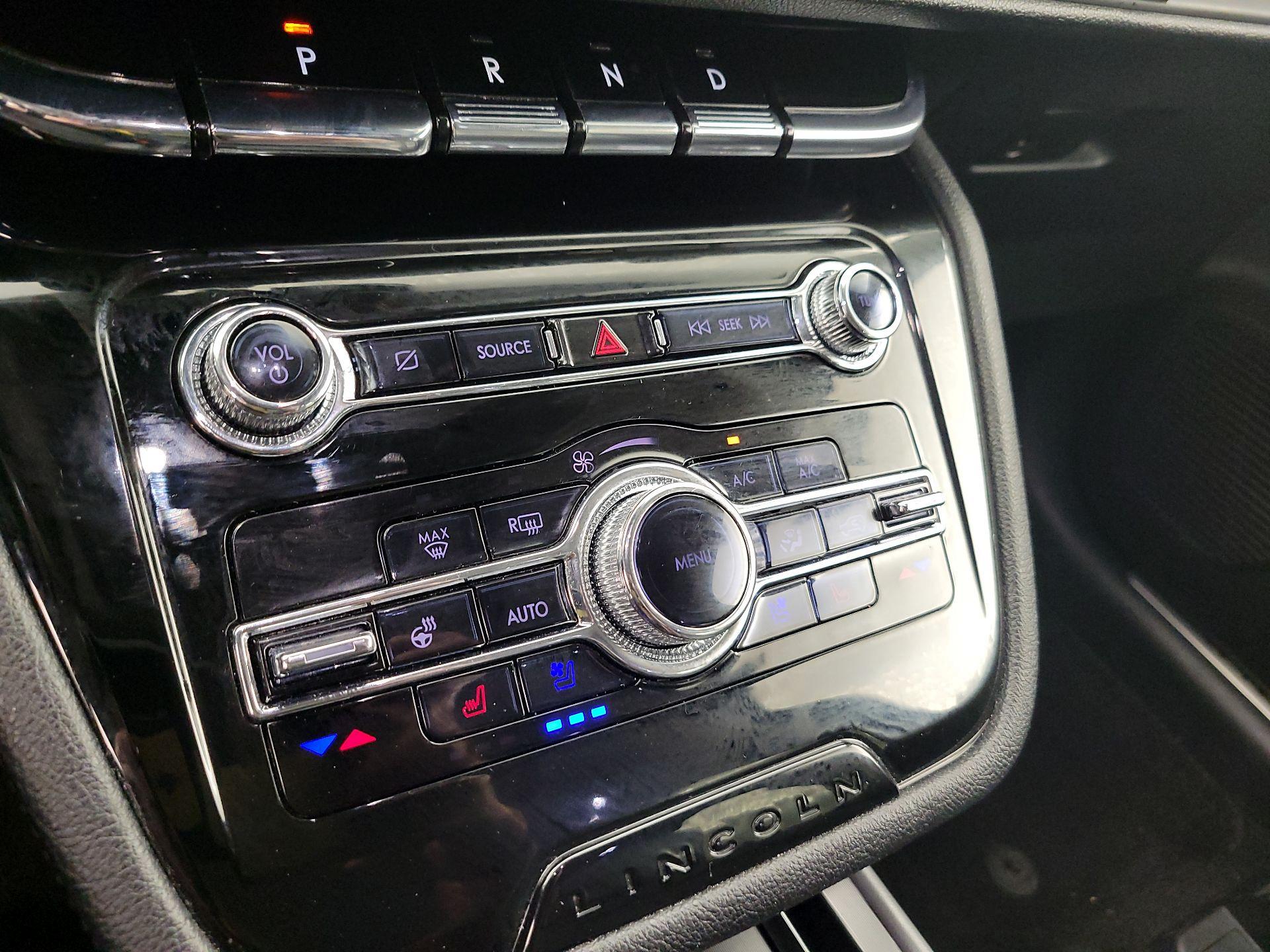 Thumbnail: 2022 Lincoln Corsair - 15