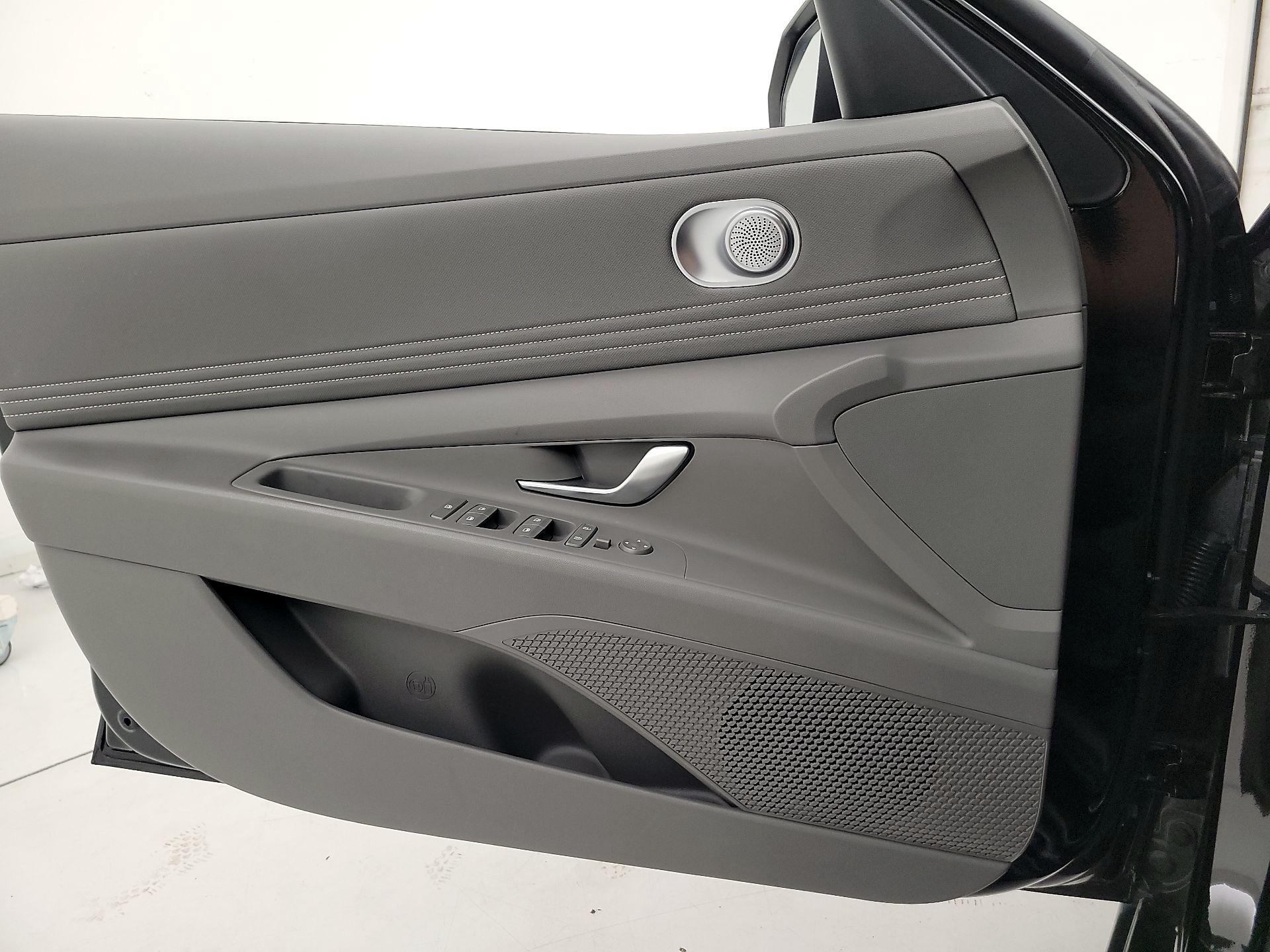 Thumbnail: 2023 Hyundai Elantra - 10