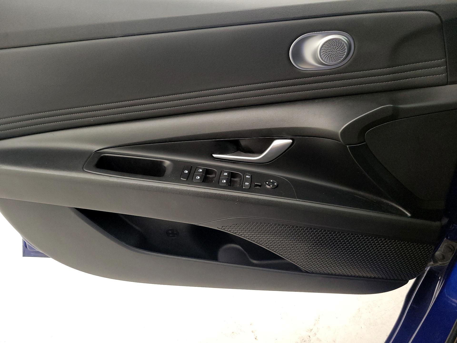 Thumbnail: 2021 Hyundai Elantra - 12