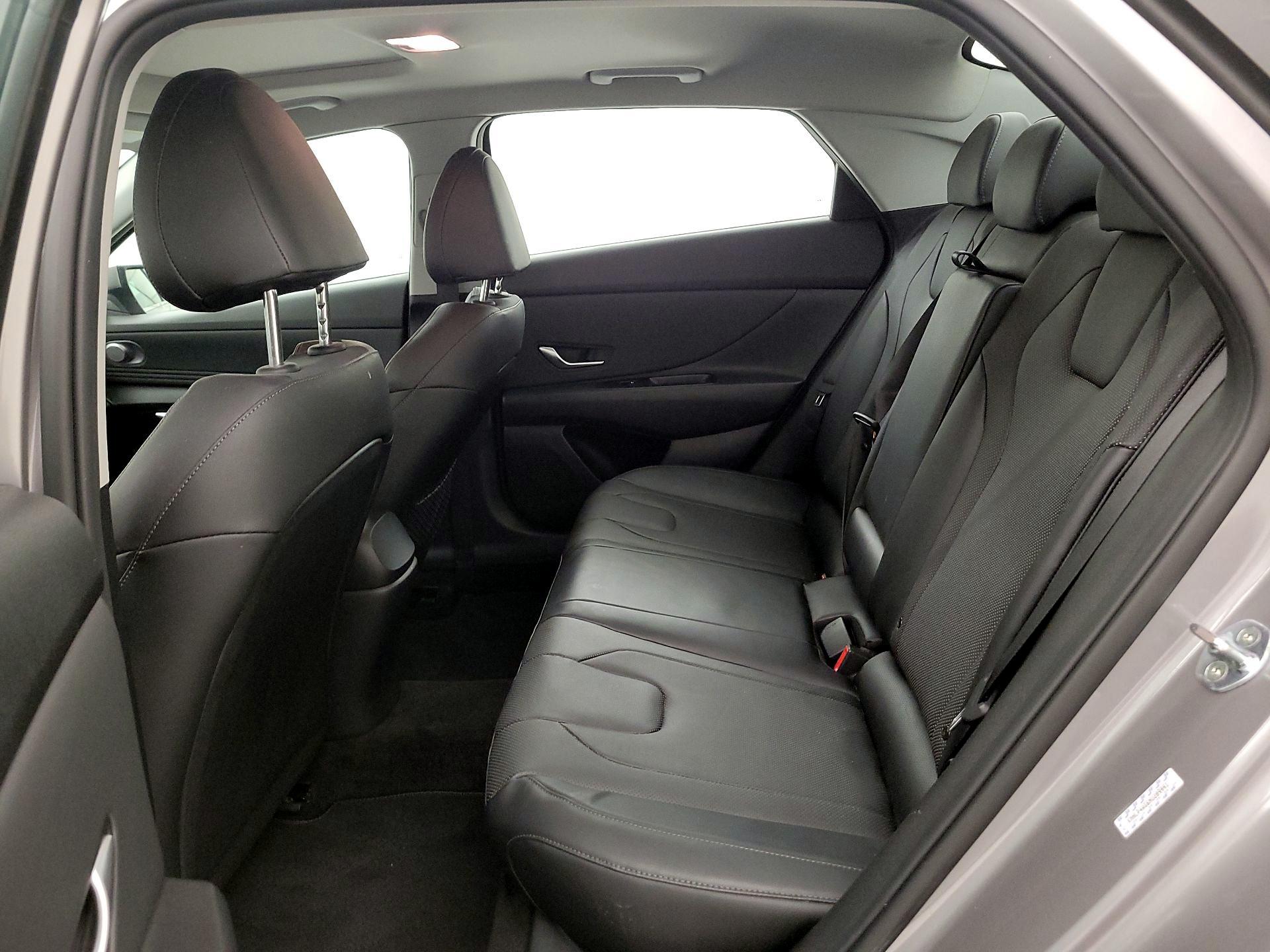 Thumbnail: 2022 Hyundai Elantra - 18