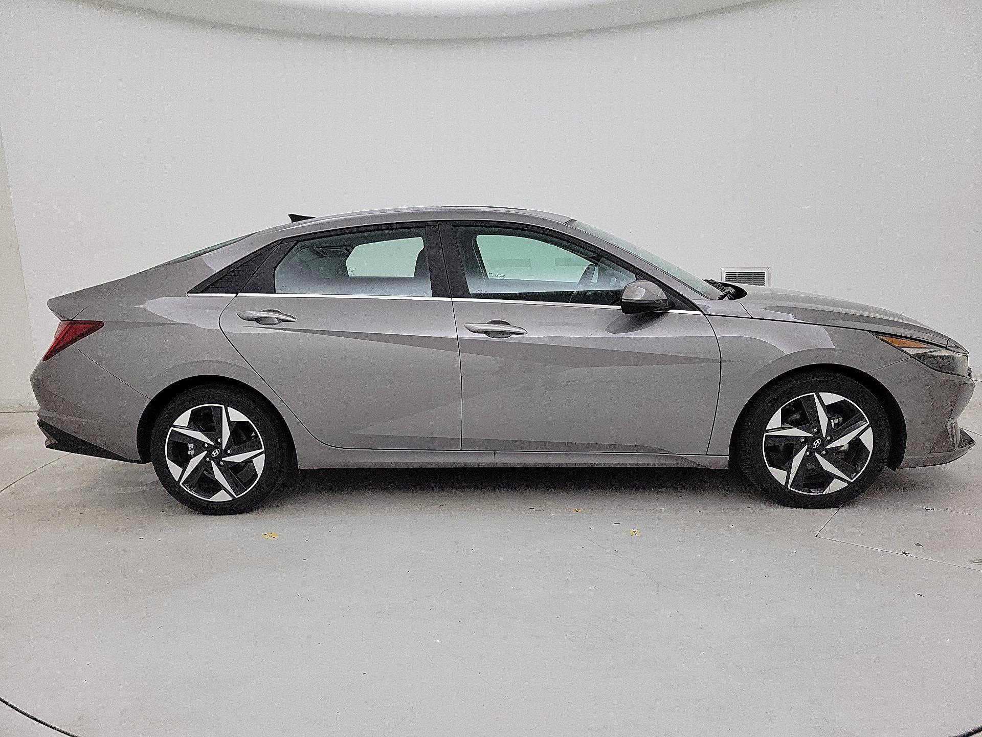 Thumbnail: 2022 Hyundai Elantra - 4