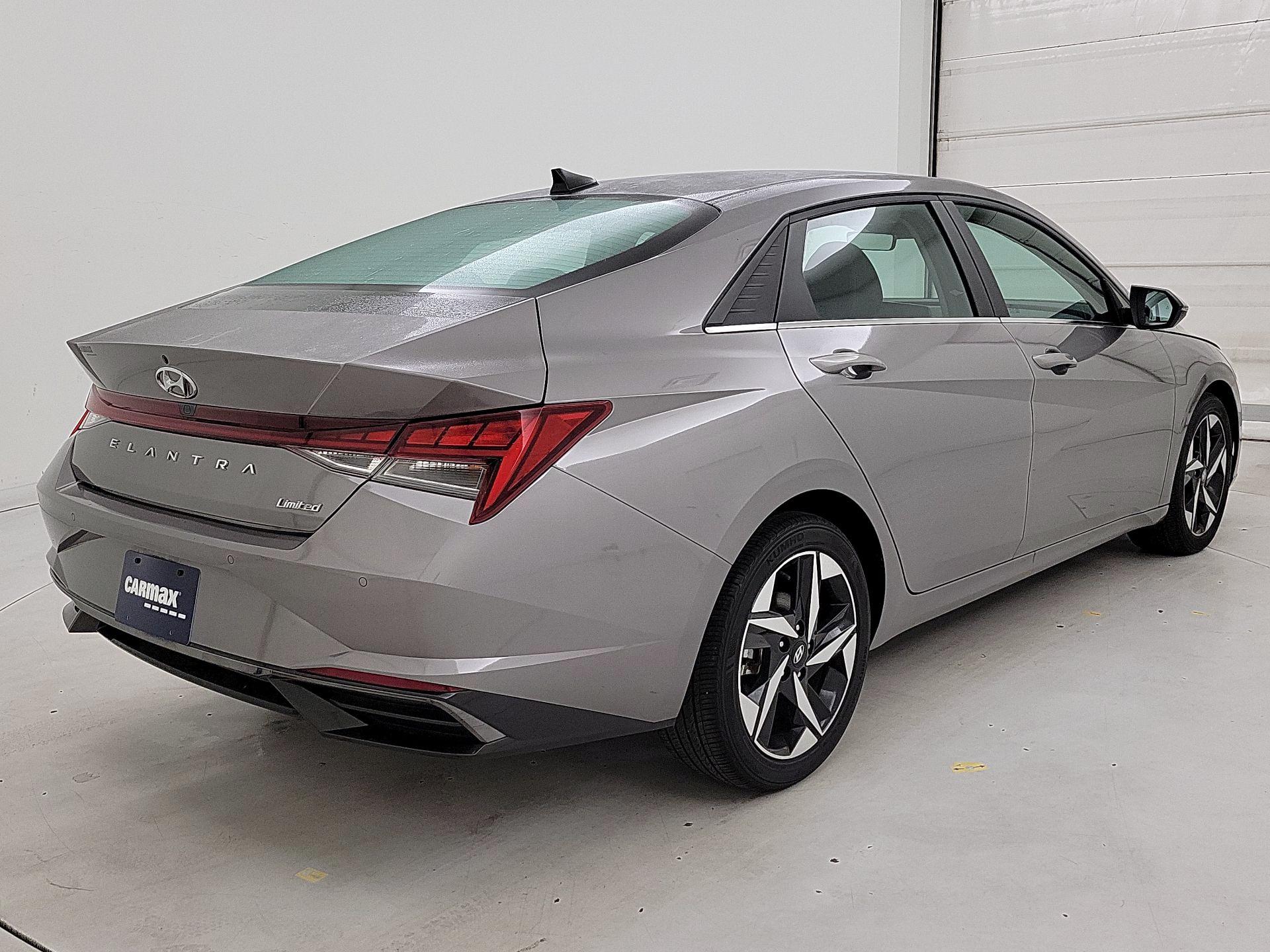 Thumbnail: 2022 Hyundai Elantra - 5