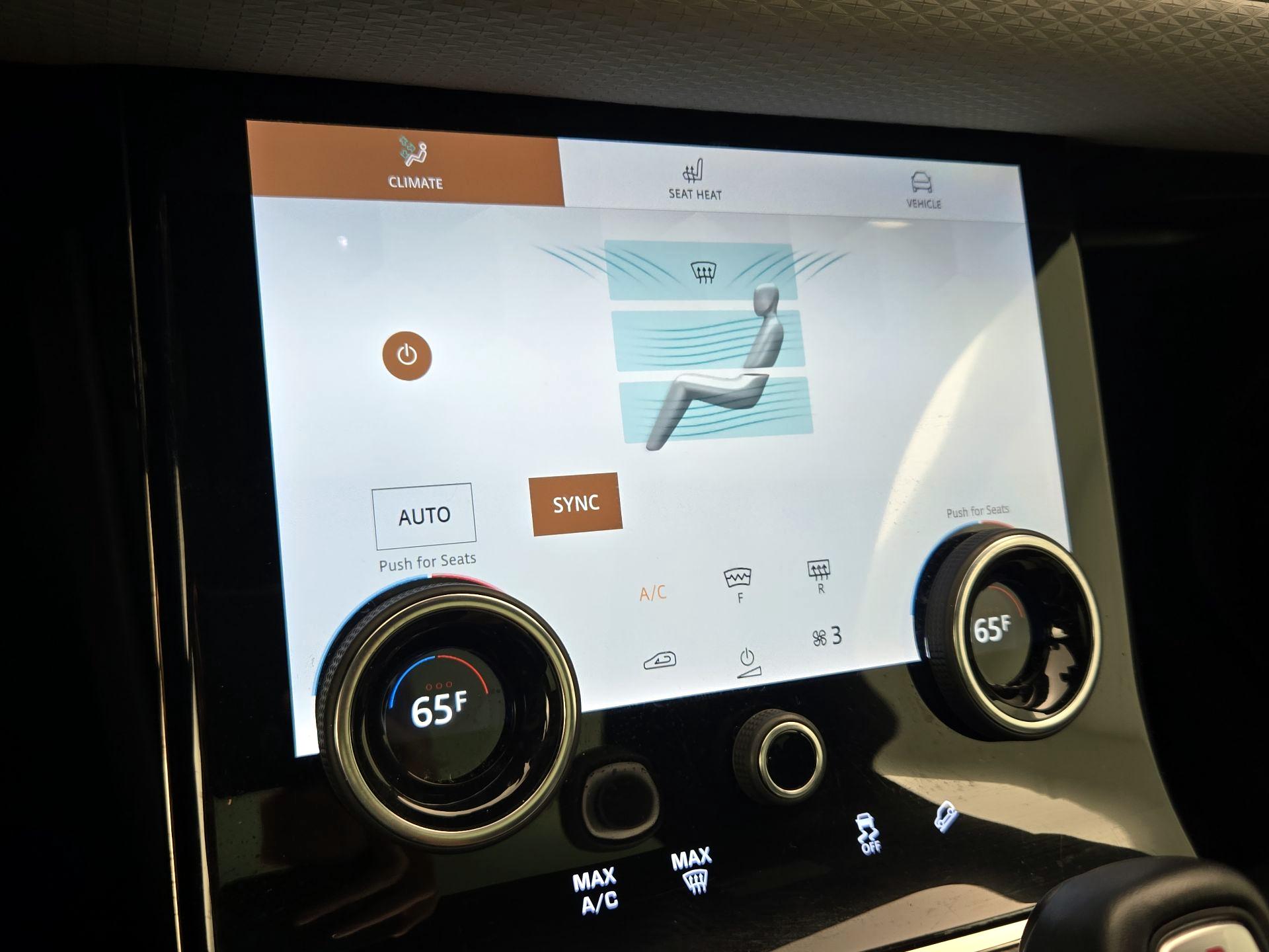 Thumbnail: 2023 Land Rover Range Rover Evoque - 17