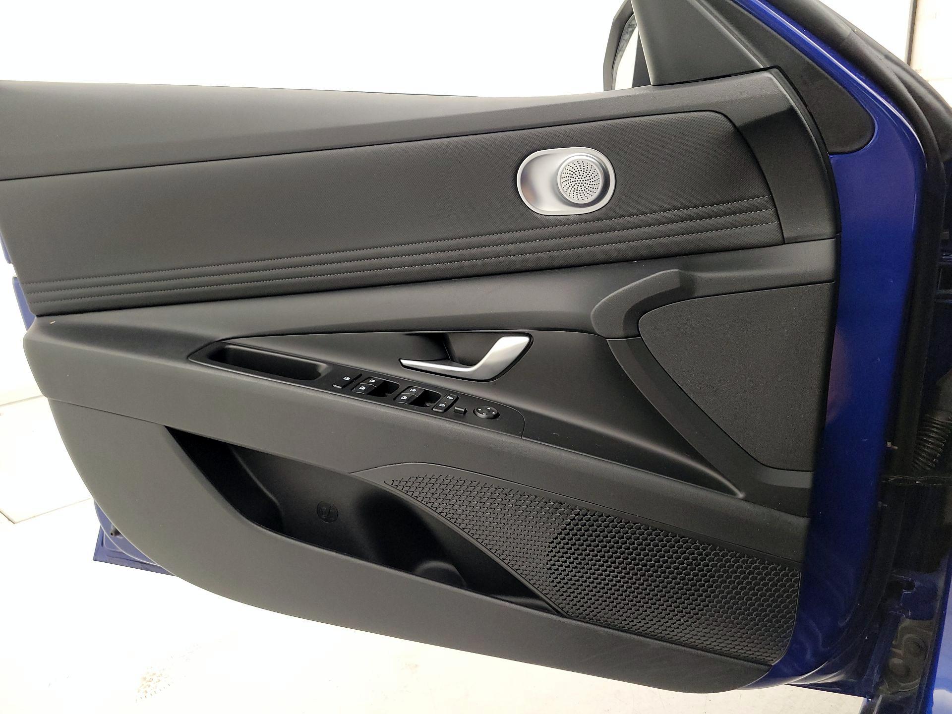 Thumbnail: 2023 Hyundai Elantra - 10