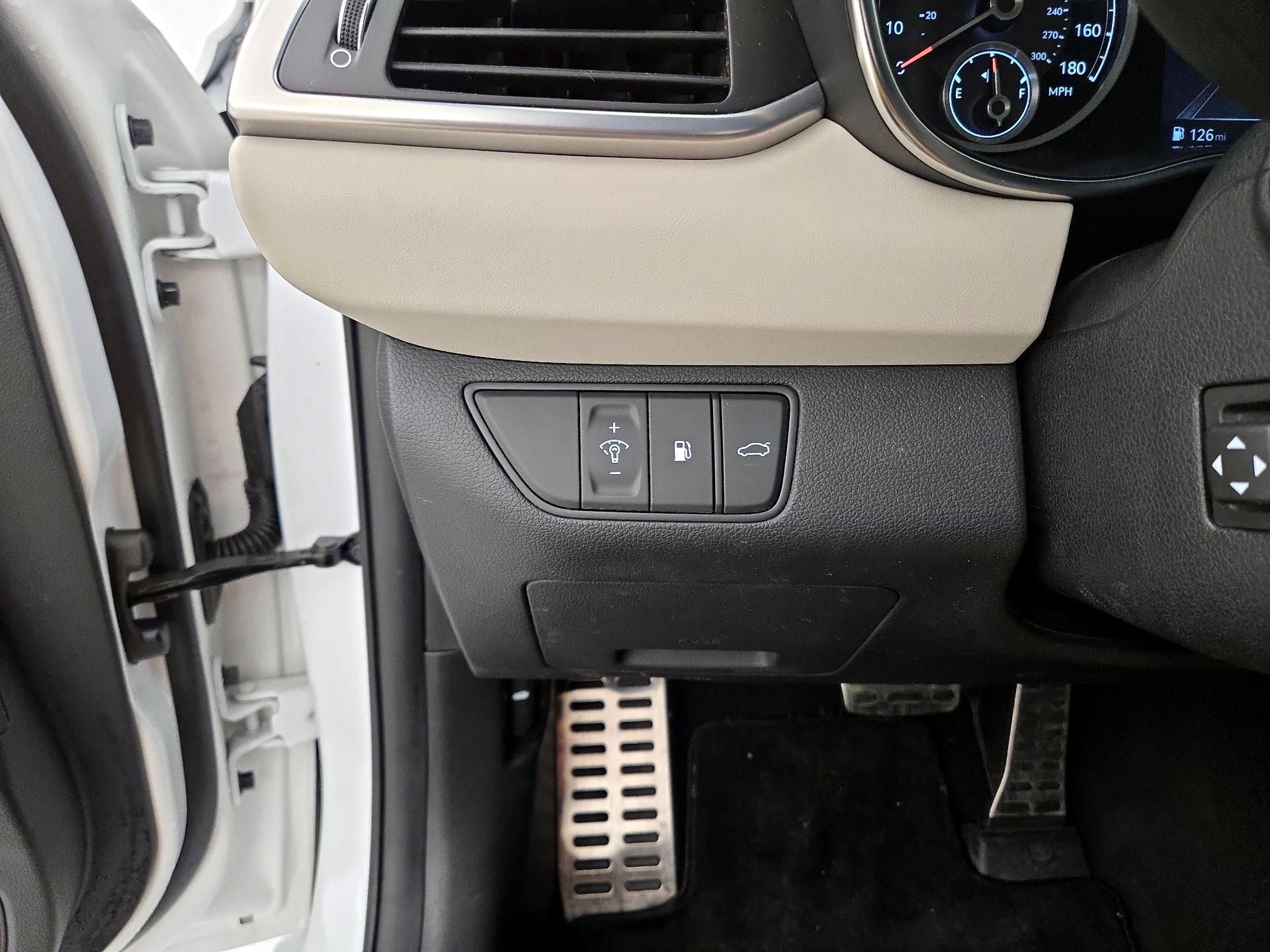 Thumbnail: 2023 Genesis G70 - 13