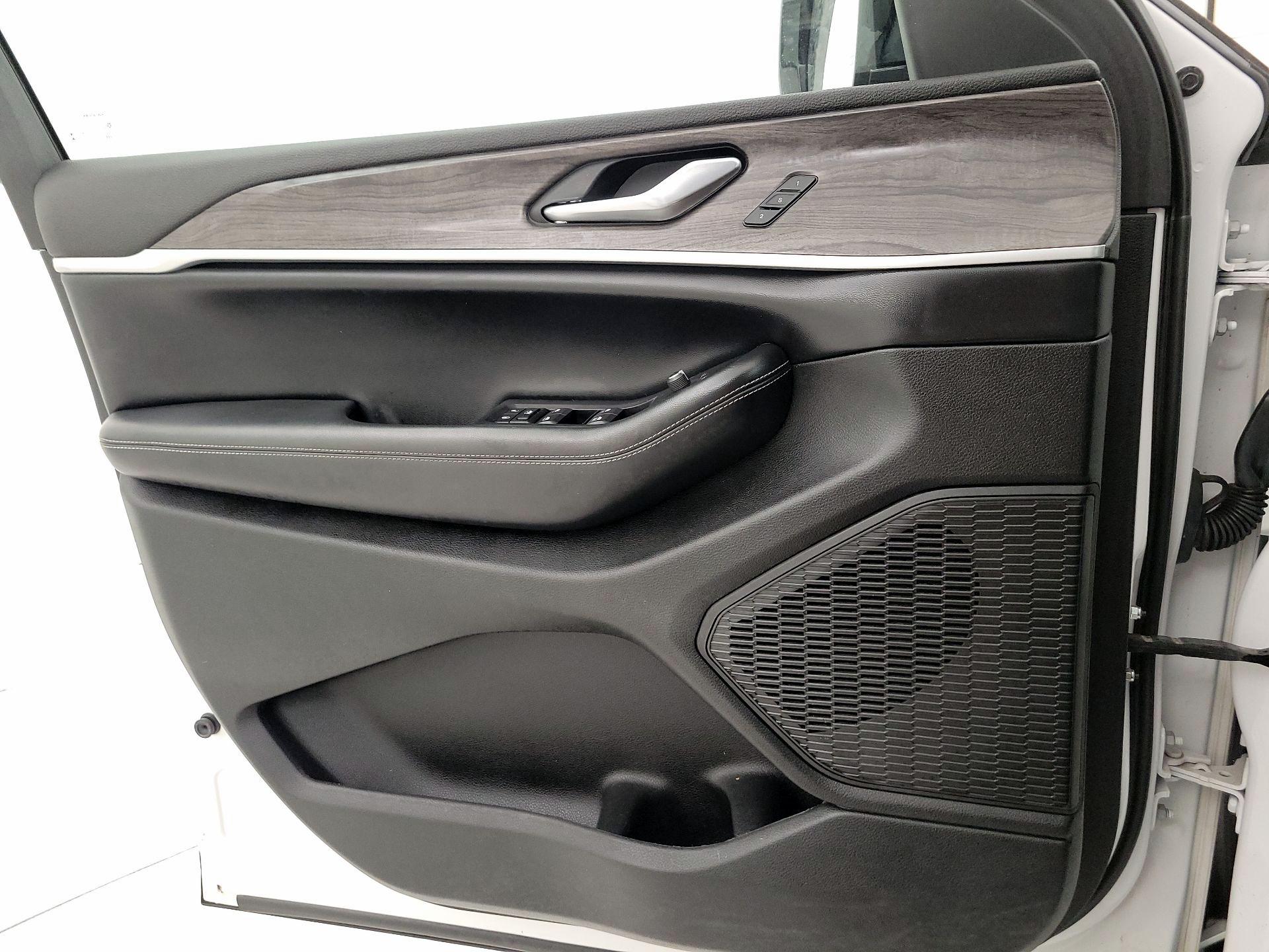 Thumbnail: 2023 Jeep Grand Cherokee - 10