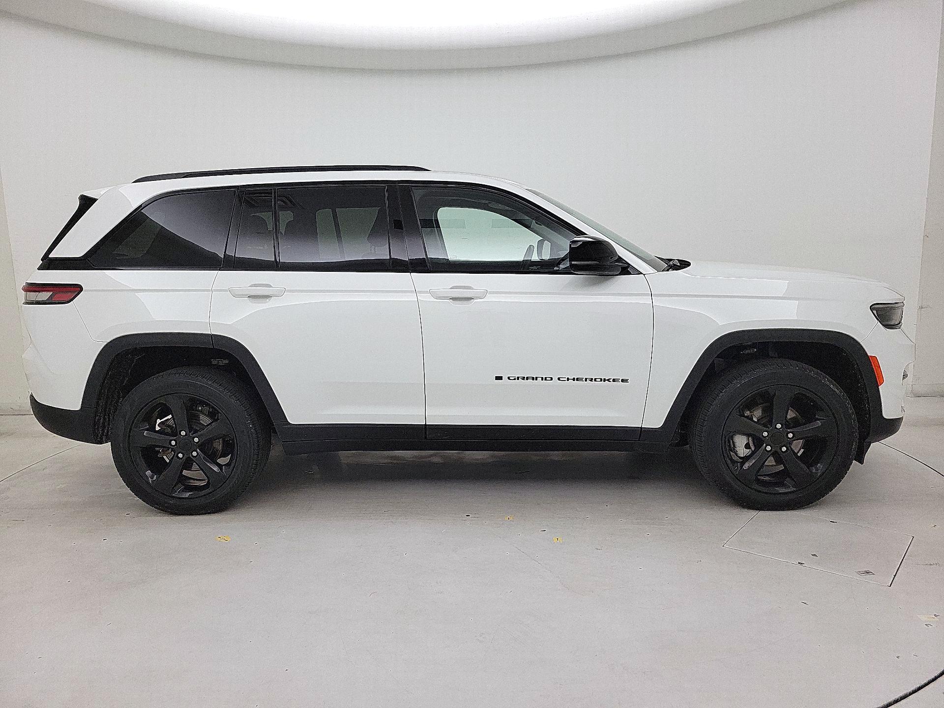 Thumbnail: 2023 Jeep Grand Cherokee - 4