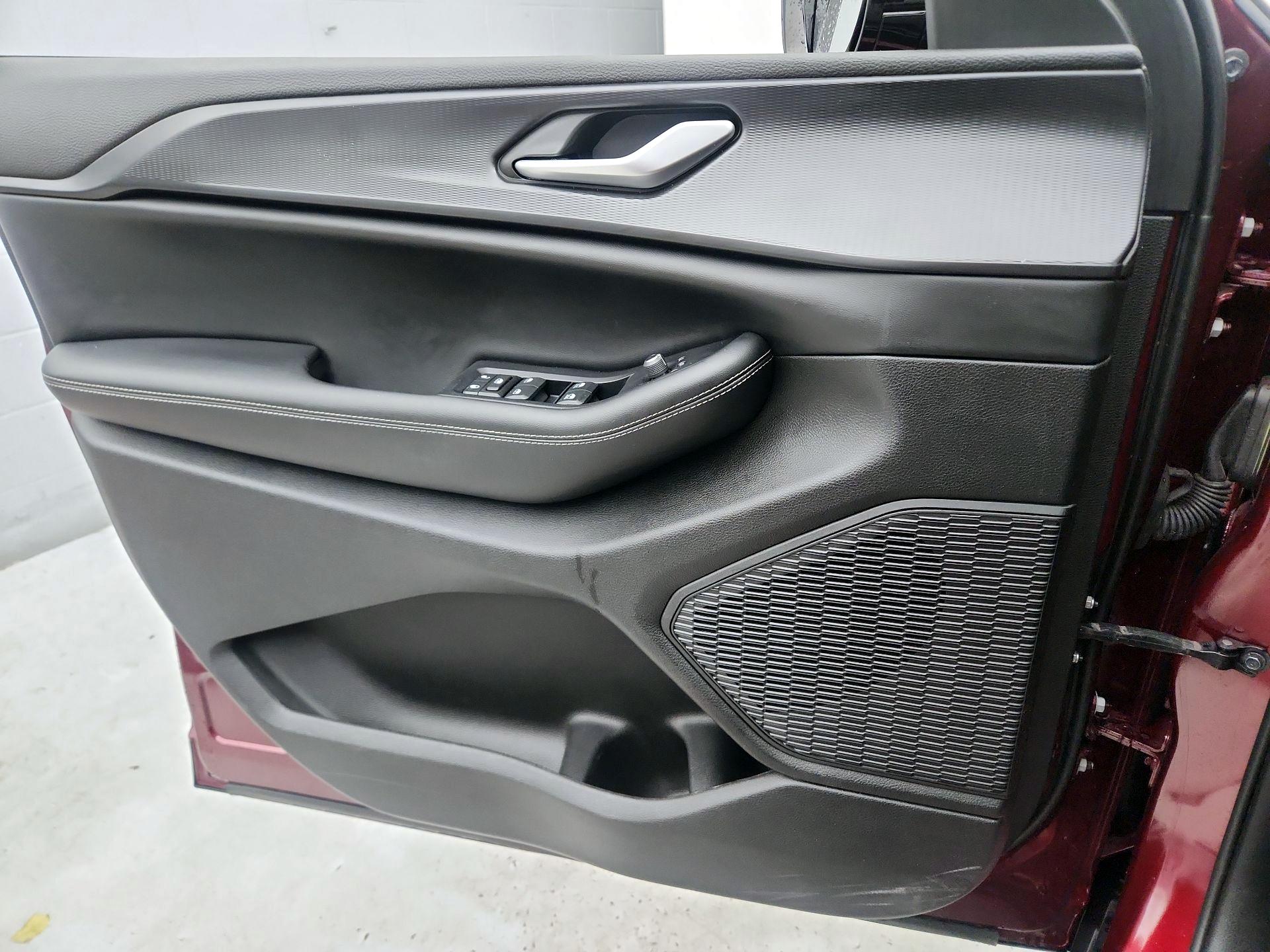 Thumbnail: 2023 Jeep Grand Cherokee - 12