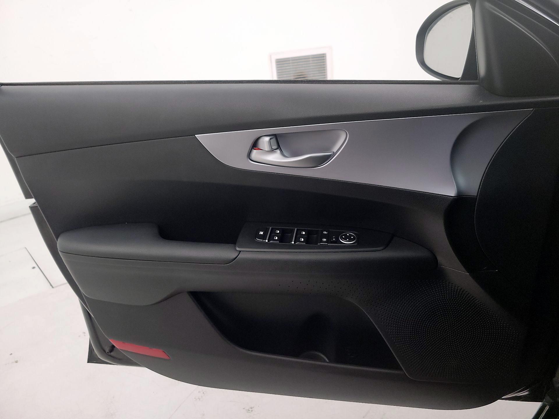 Thumbnail: 2023 Kia Forte - 12