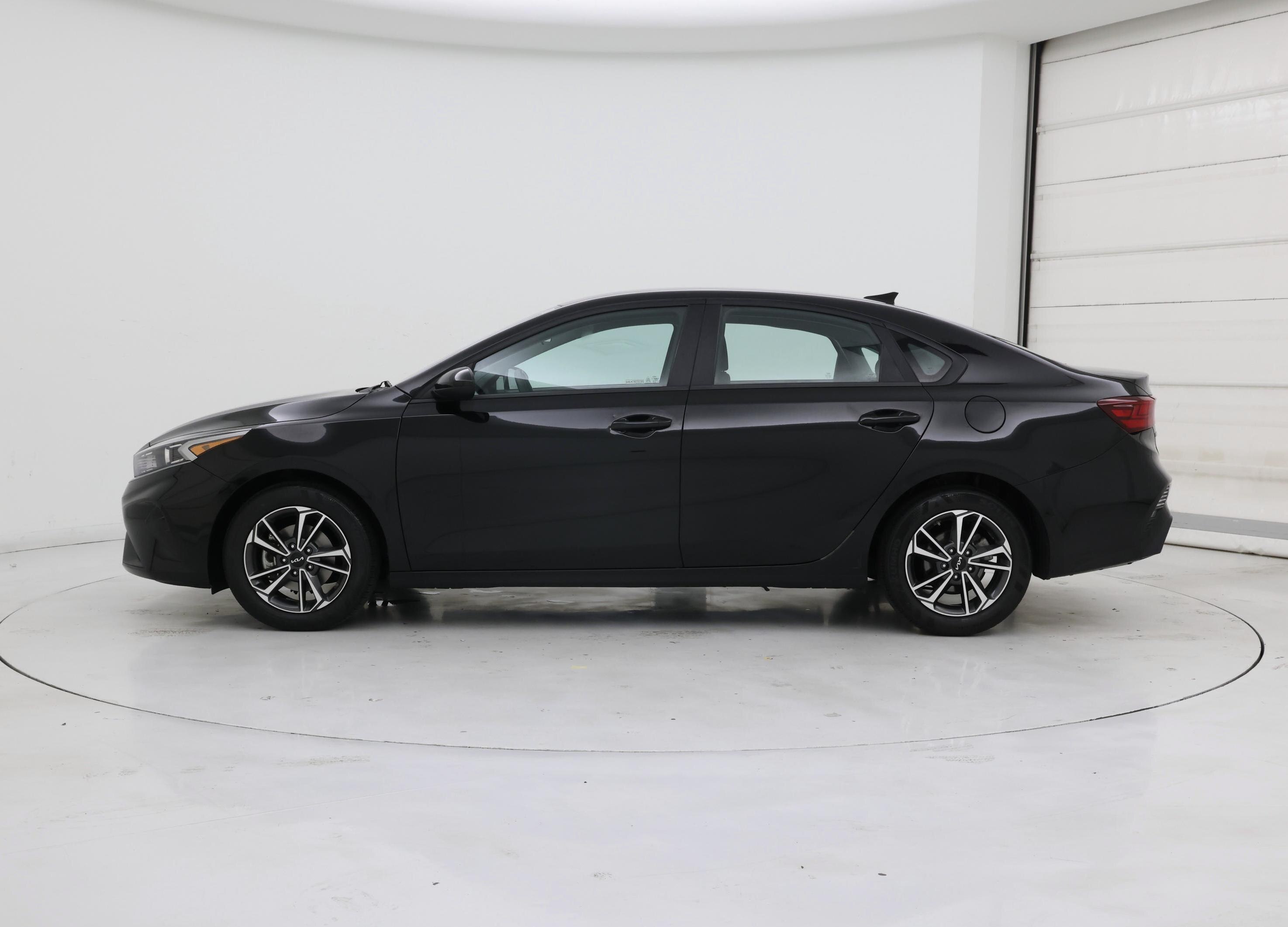 Thumbnail: 2023 Kia Forte - 3