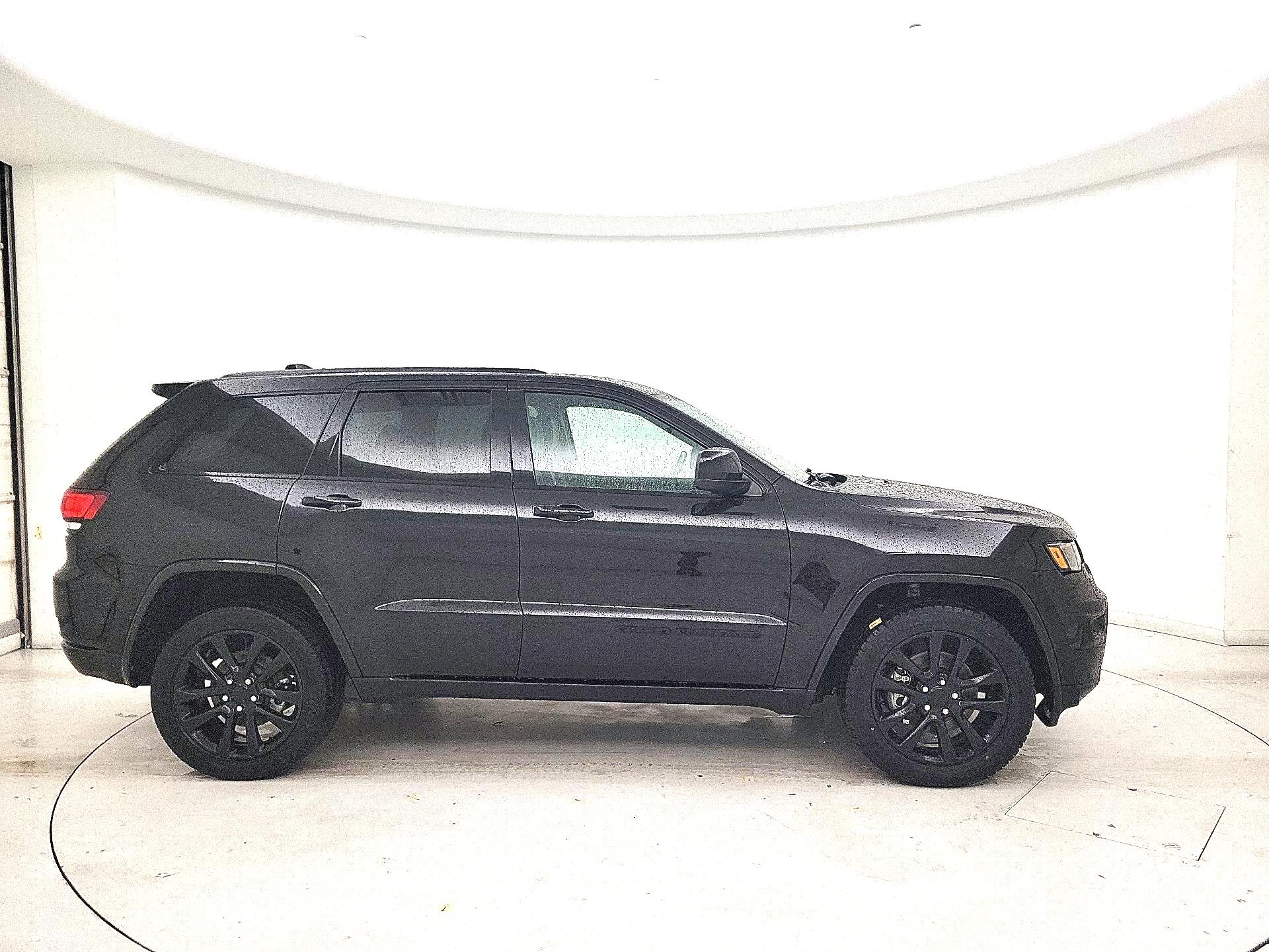 Thumbnail: 2021 Jeep Grand Cherokee - 4