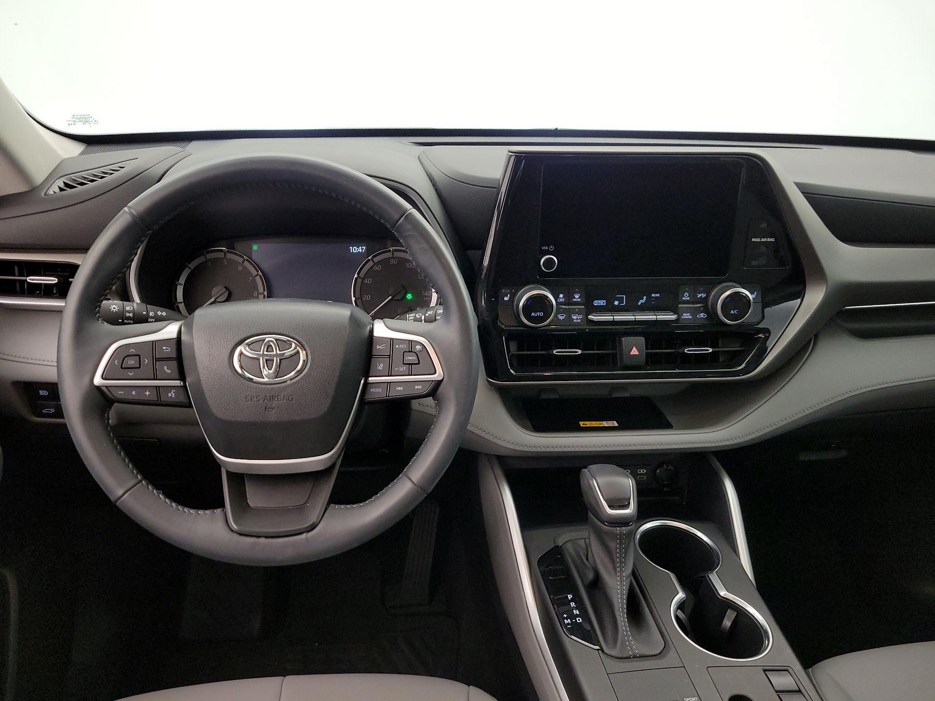 Thumbnail: 2023 Toyota Highlander - 10