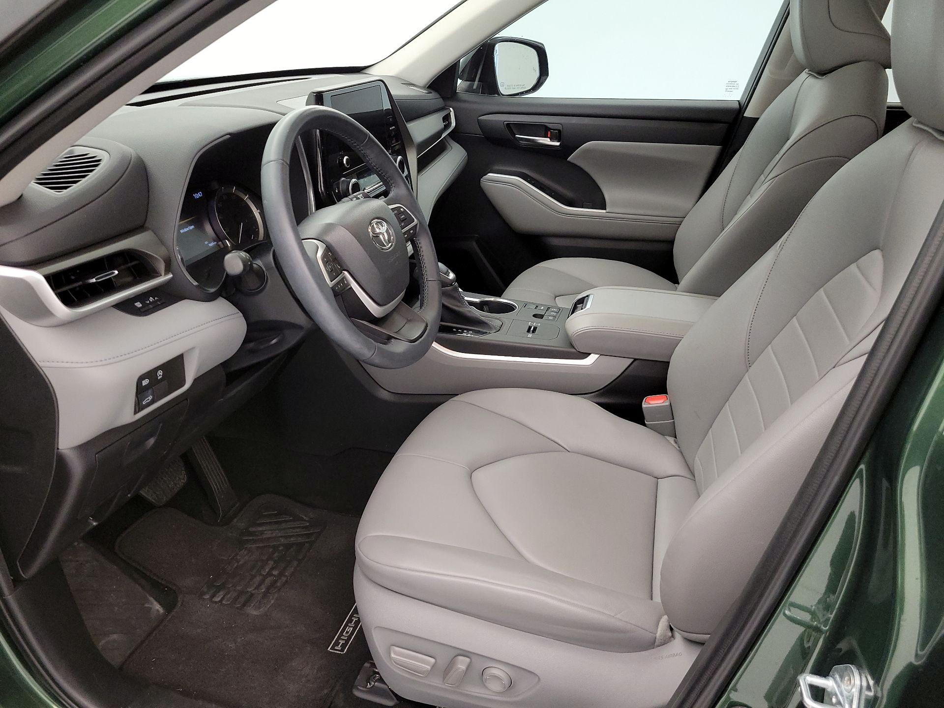 Thumbnail: 2023 Toyota Highlander - 11