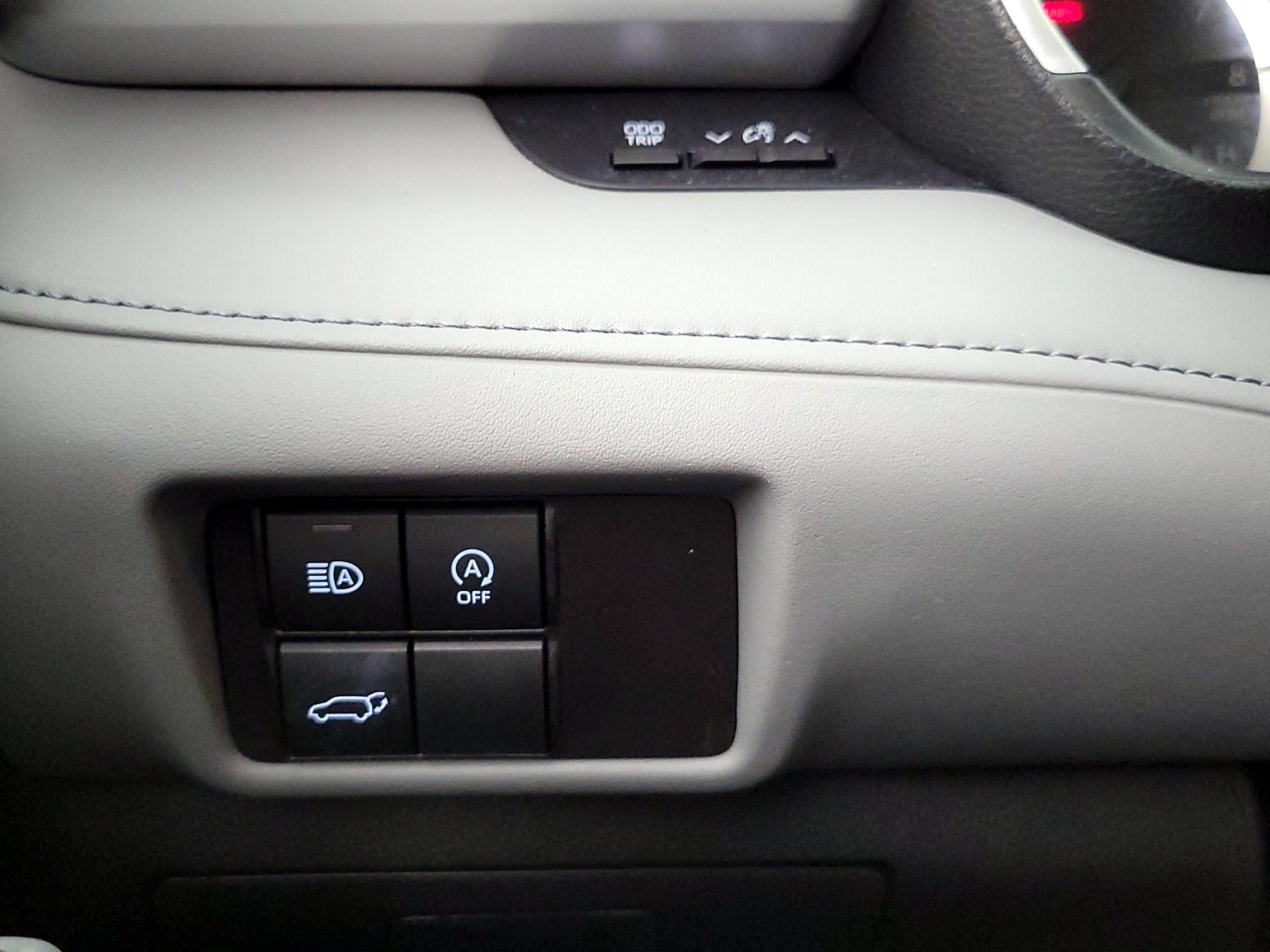 Thumbnail: 2023 Toyota Highlander - 13