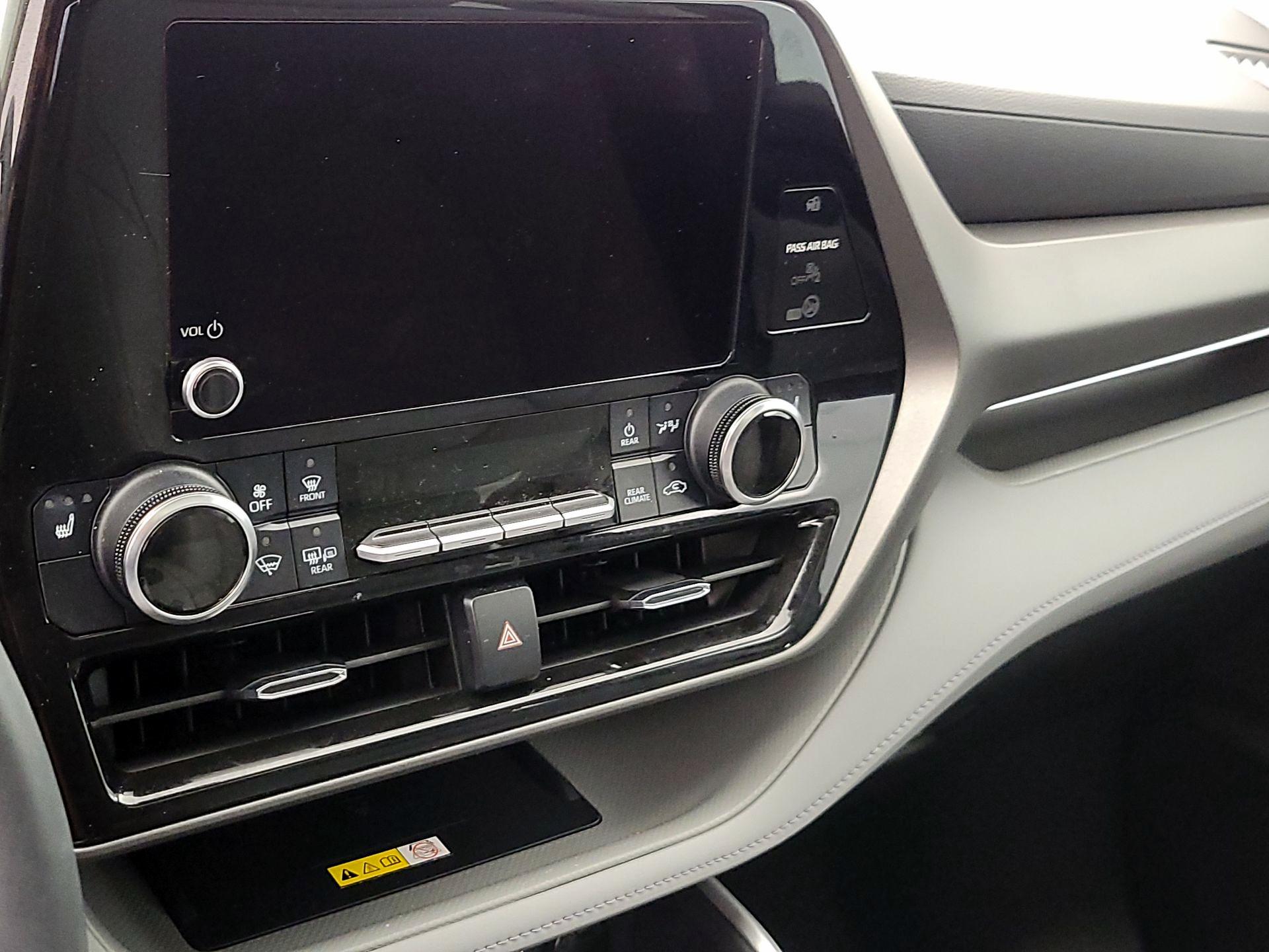 Thumbnail: 2023 Toyota Highlander - 16