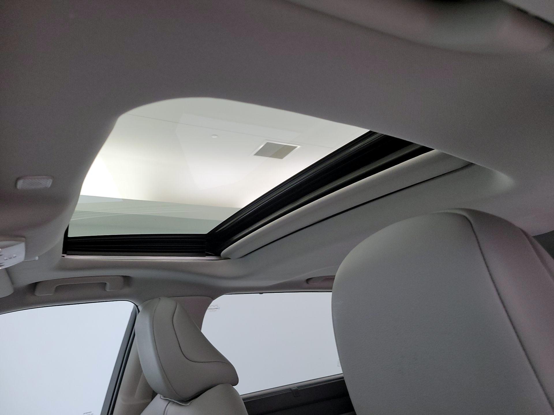 Thumbnail: 2023 Toyota Highlander - 19